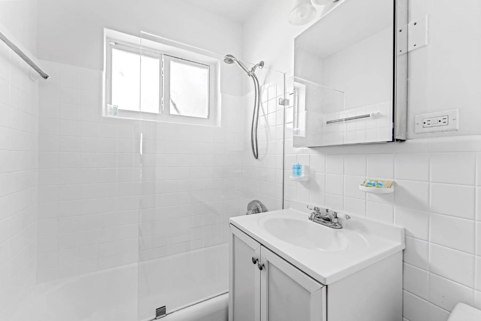 2-Min Walk to the Beach! Sleeps 7 - Large 2BR2BA #5