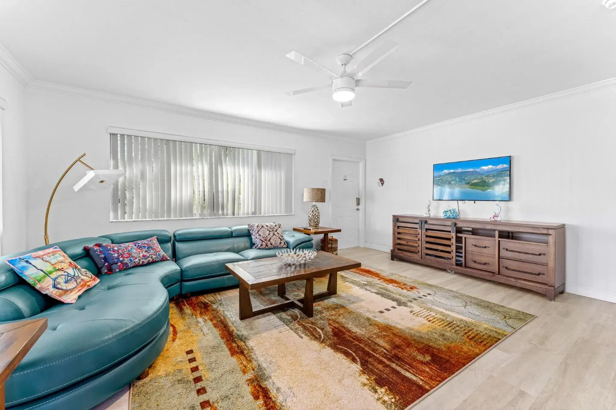 2-Min Walk to the Beach! Sleeps 7 - Large 2BR2BA #5 2-Min Walk to the Beach! Sleeps 7 - Large 2BR2BA #5