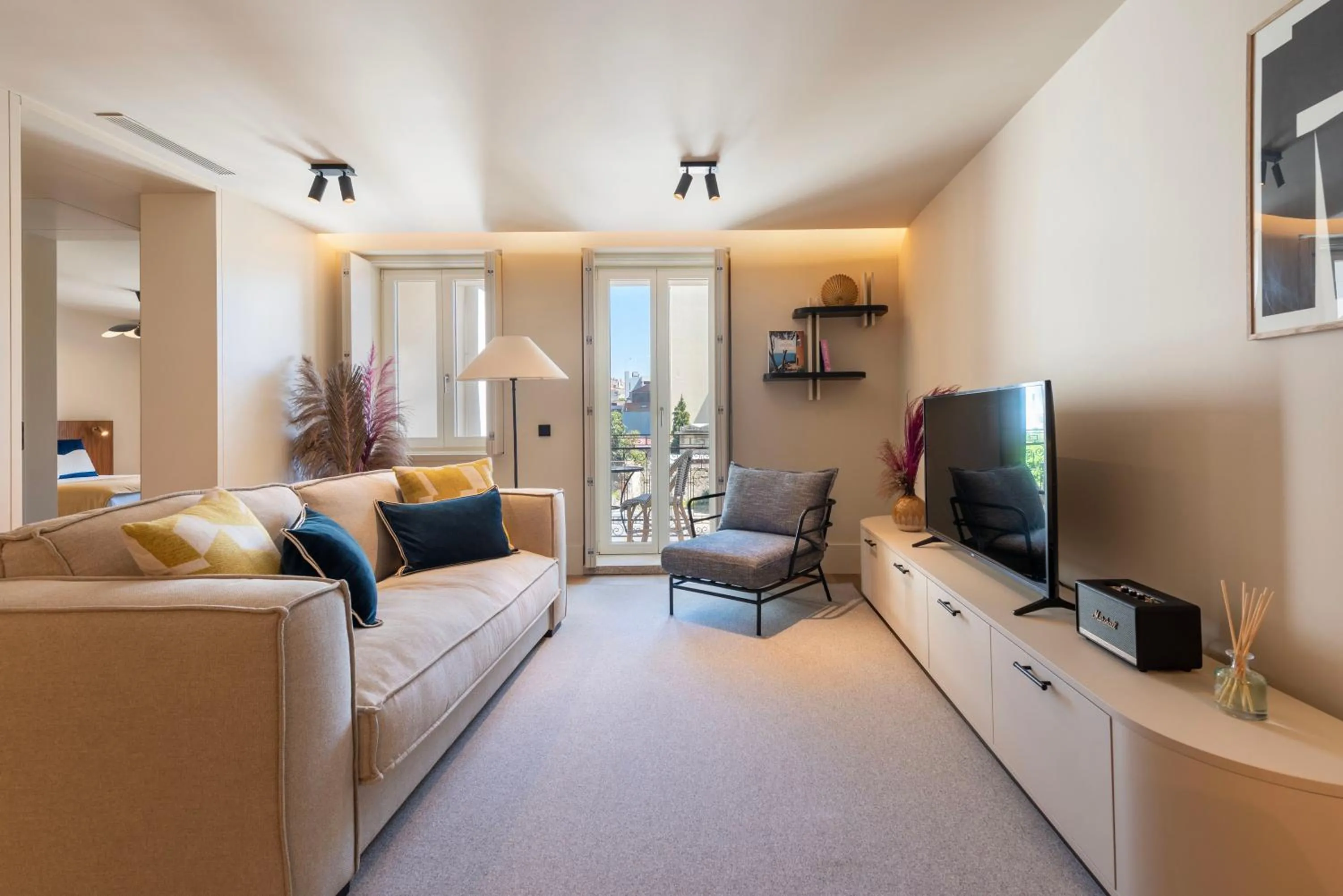 Communal lounge/ TV room in Ando Living - Santa Catarina House