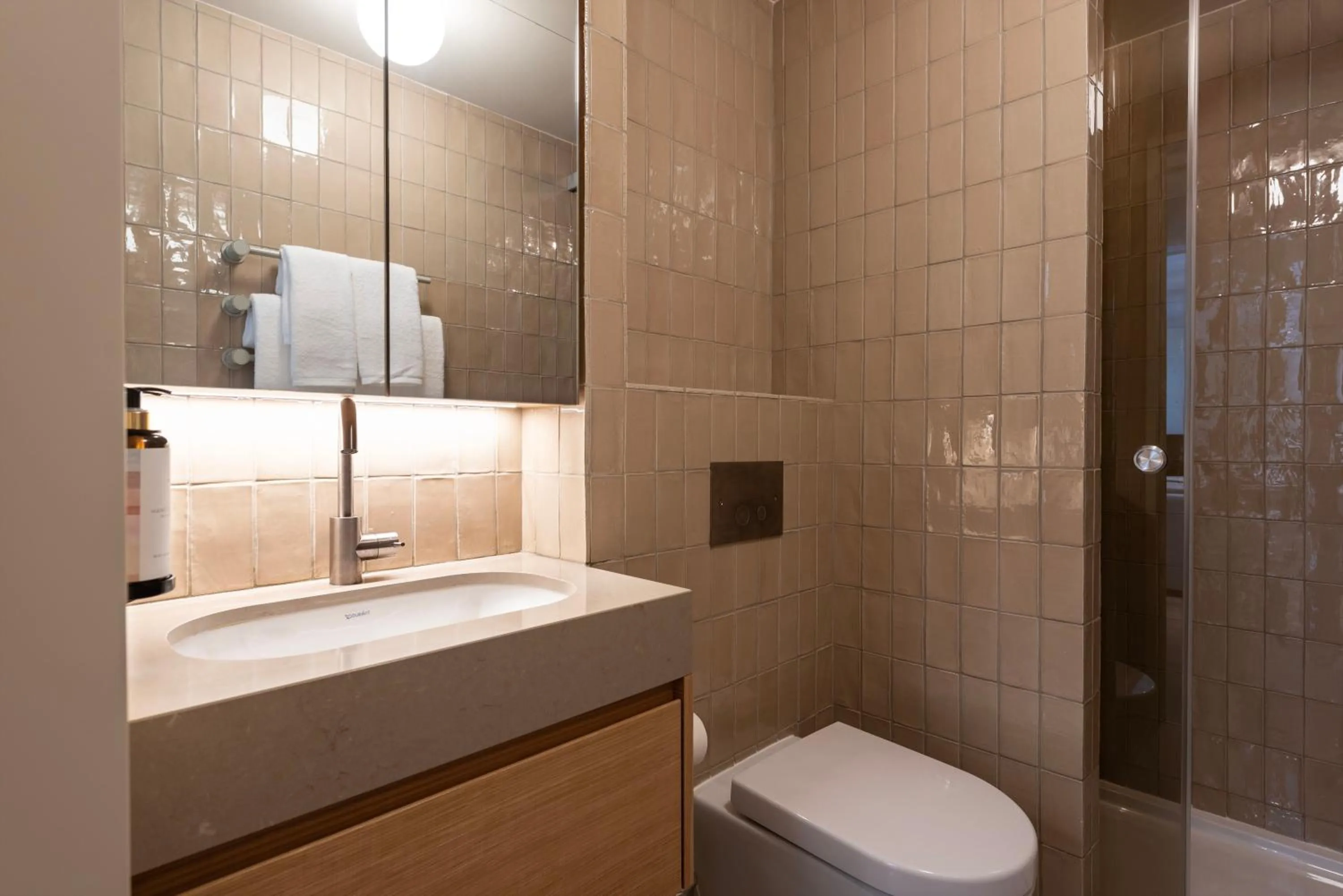 Shower in Ando Living - Santa Catarina House