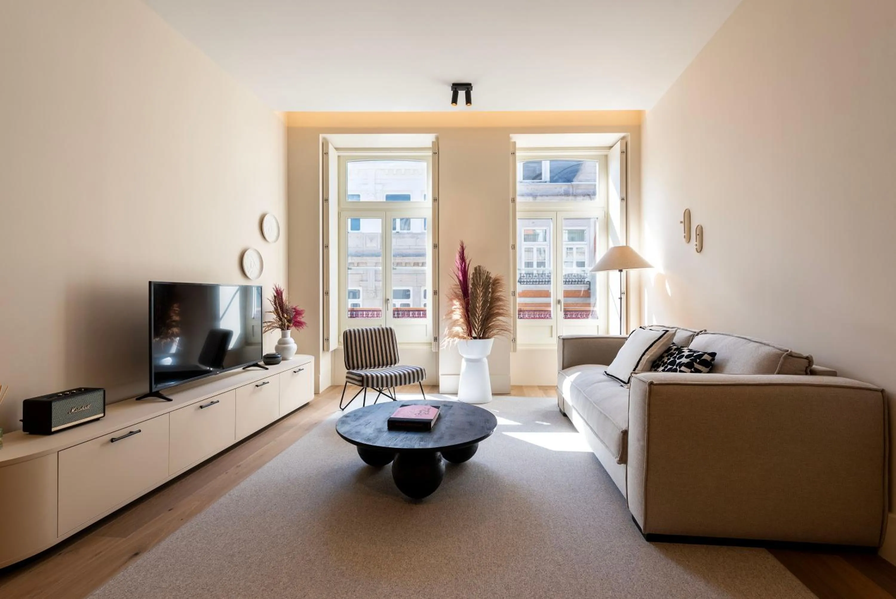 Communal lounge/ TV room in Ando Living - Santa Catarina House