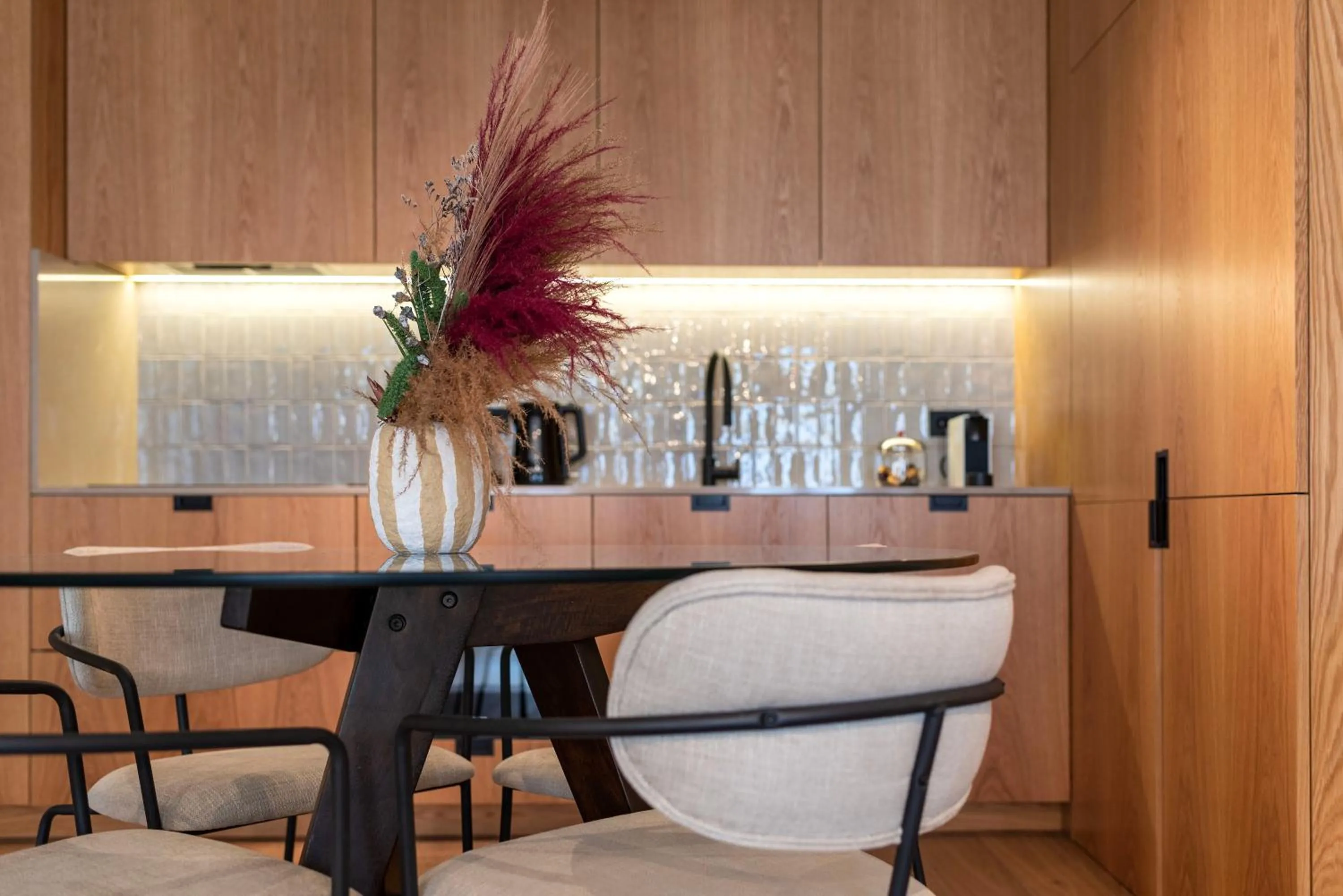 Dining area in Ando Living - Santa Catarina House