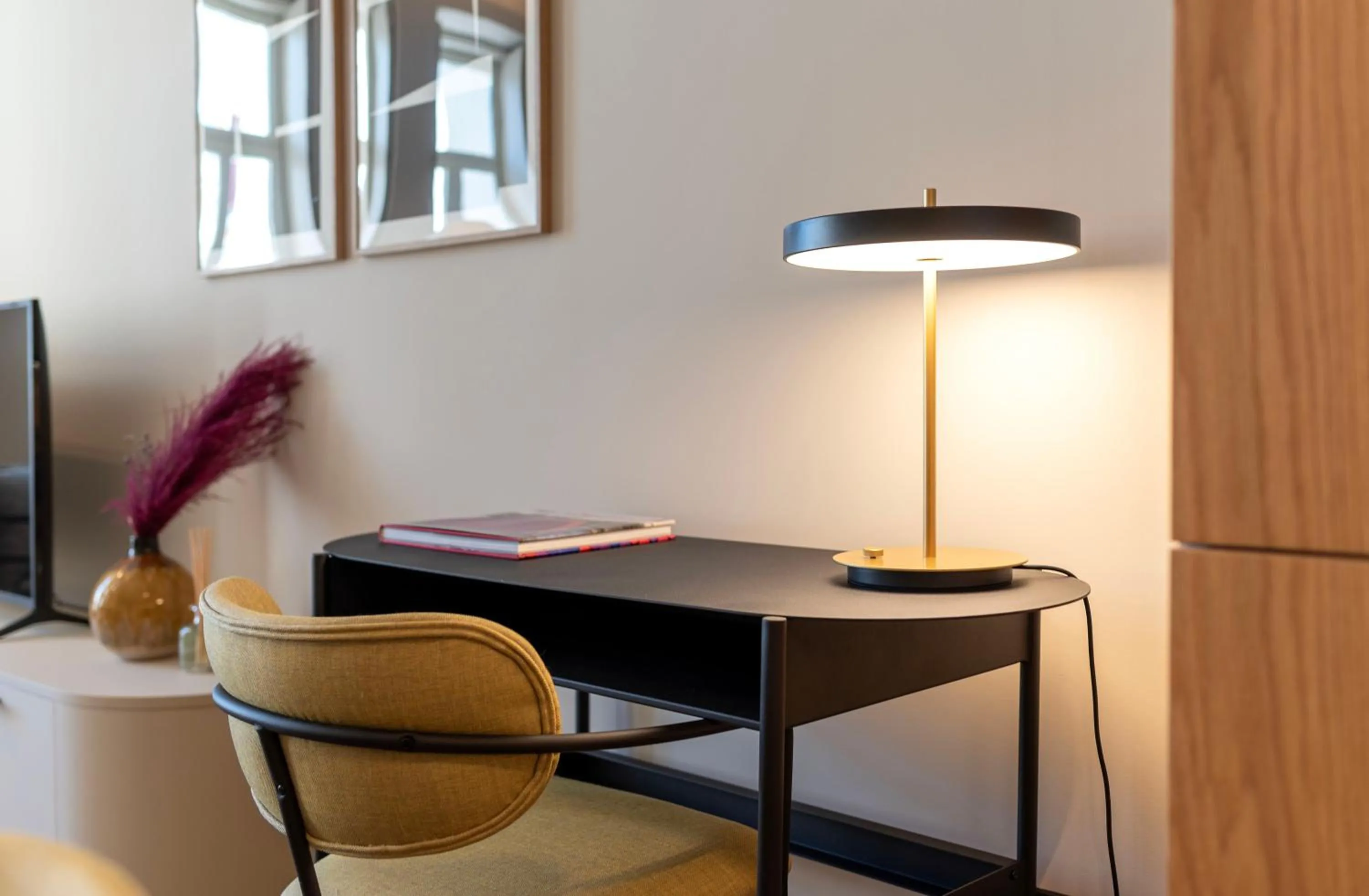 Seating area in Ando Living - Santa Catarina House