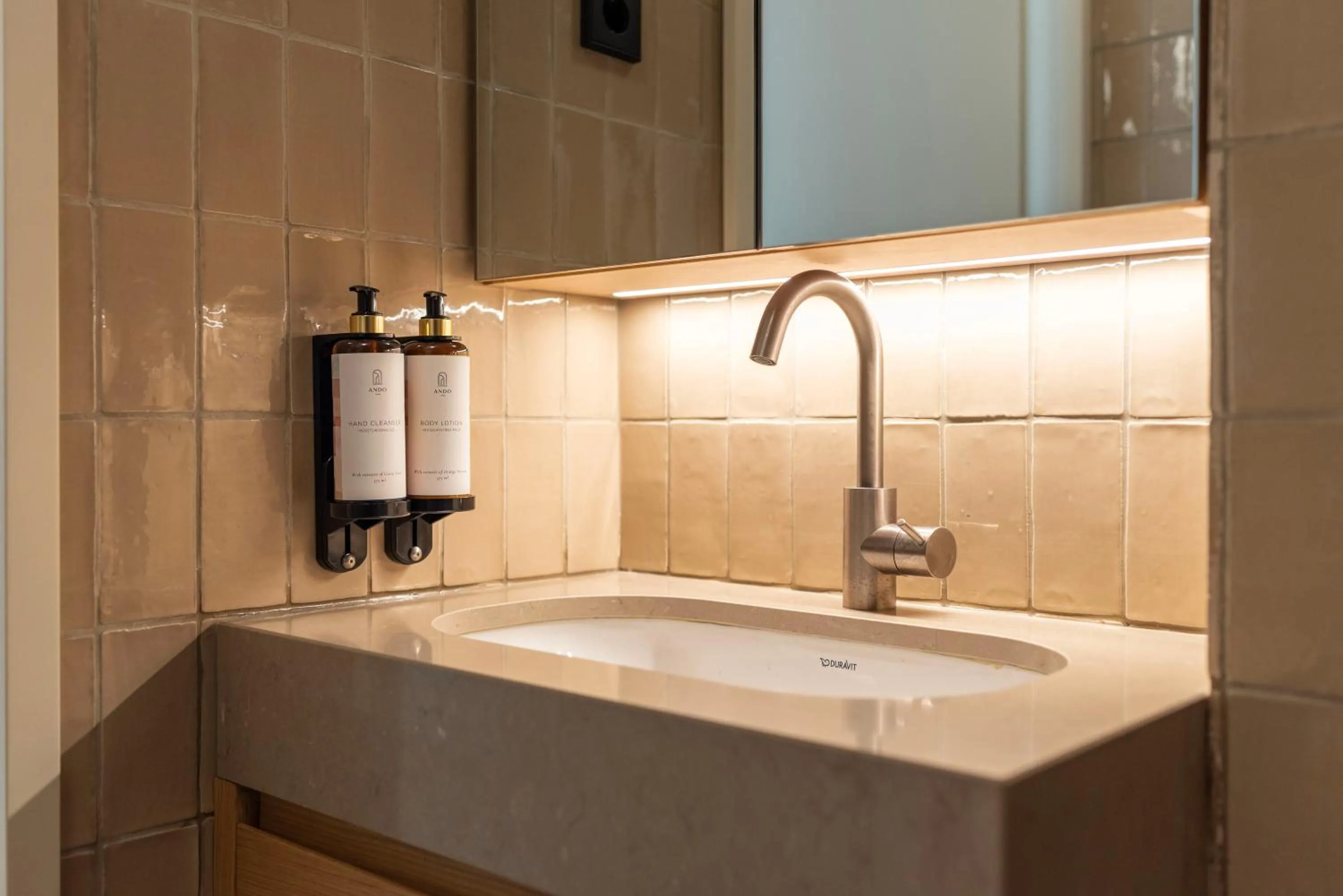 Bathroom in Ando Living - Santa Catarina House