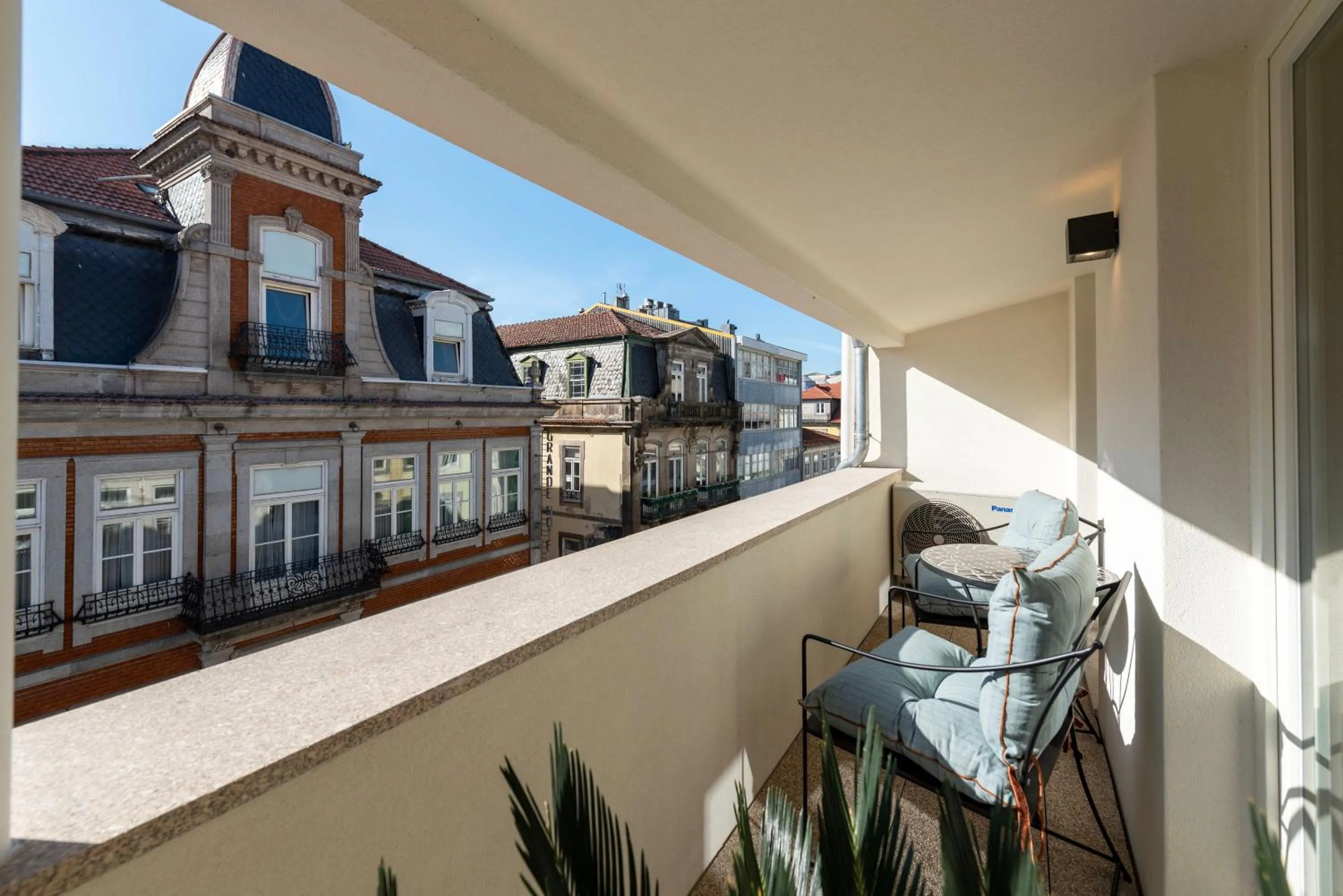 Day in Ando Living - Santa Catarina House