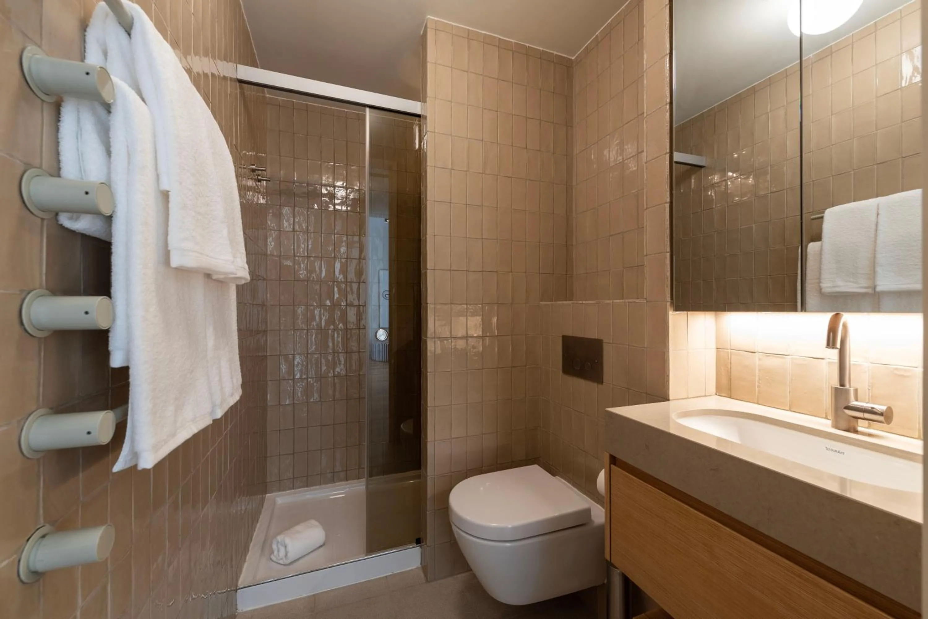 Shower in Ando Living - Santa Catarina House