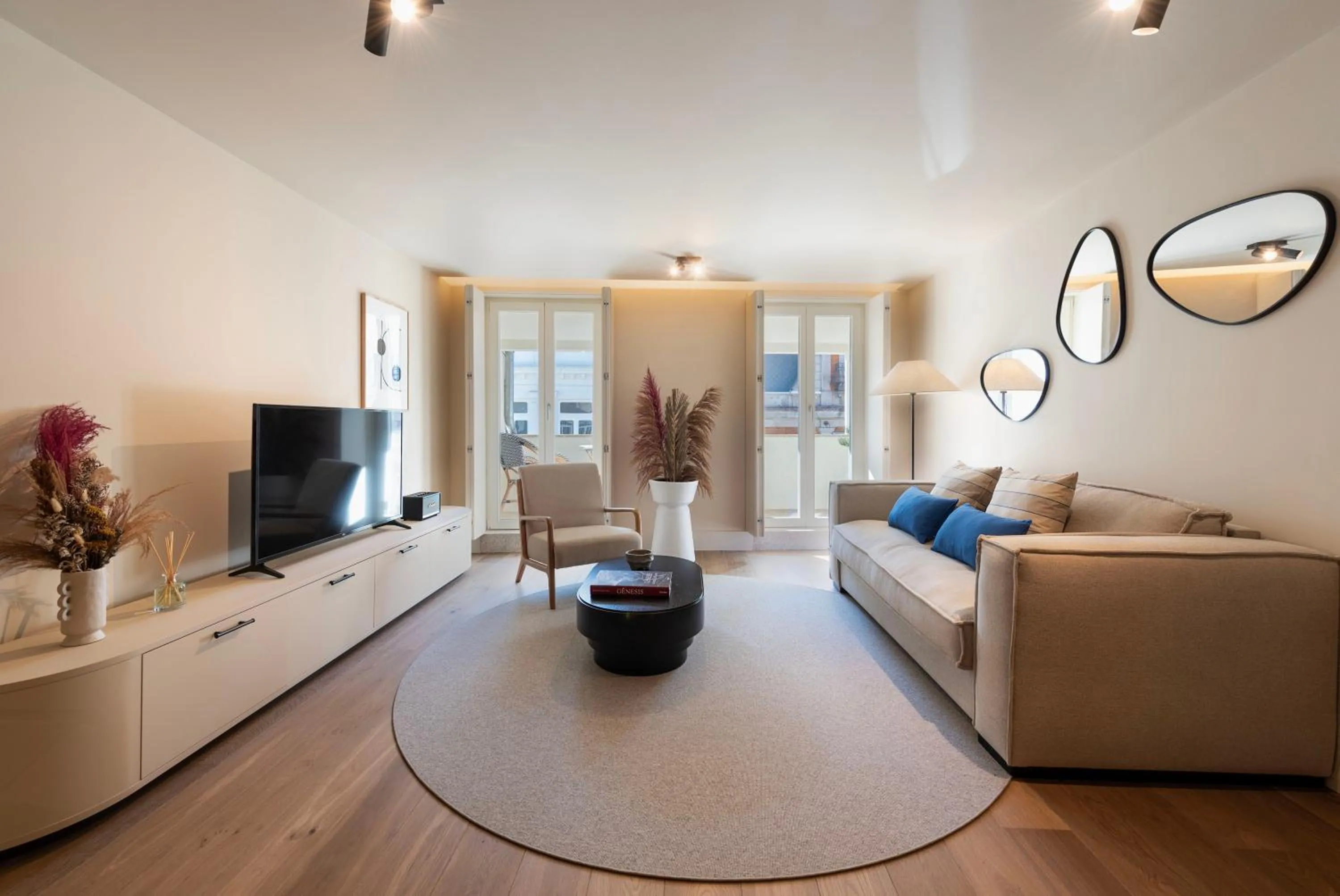 Communal lounge/ TV room in Ando Living - Santa Catarina House