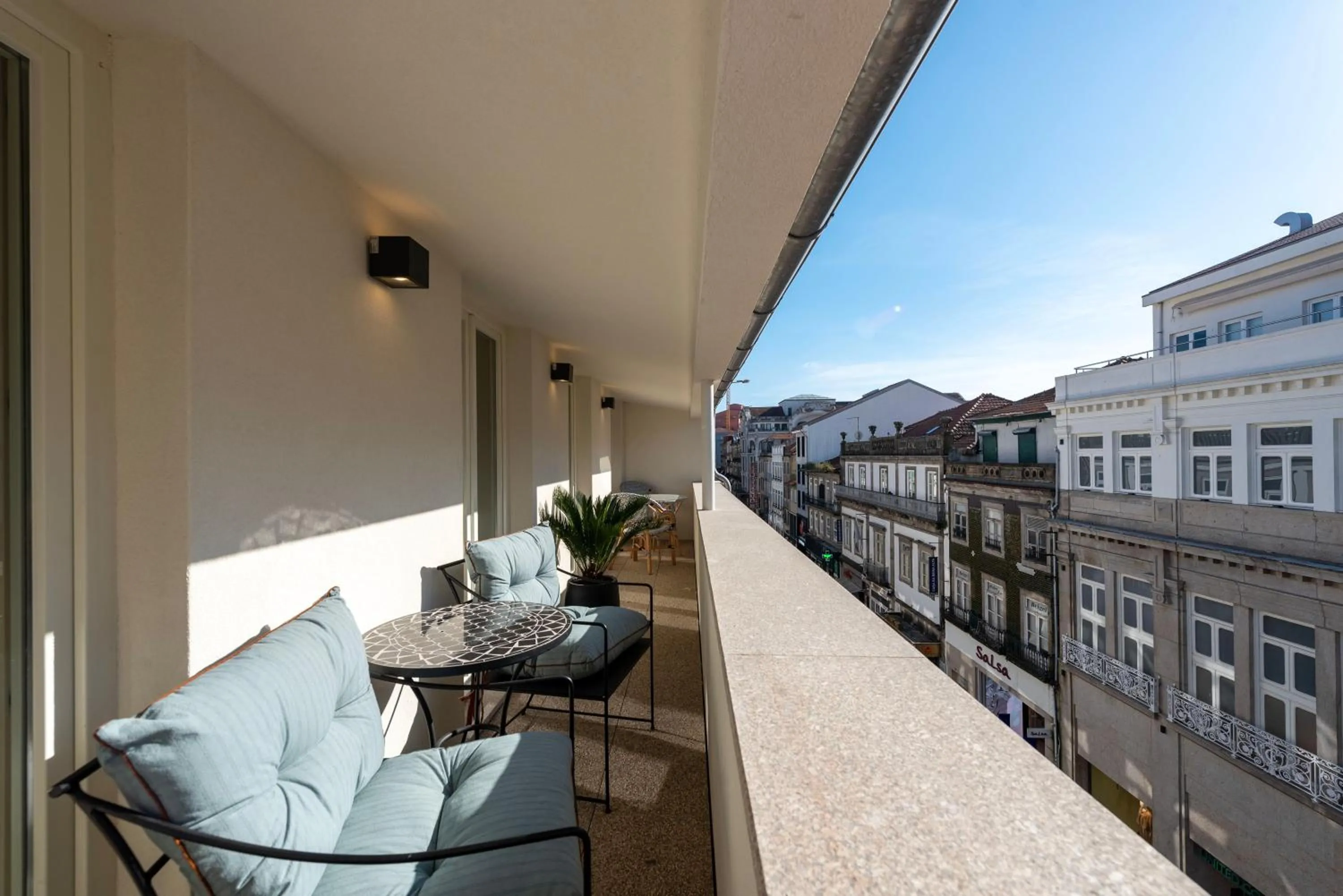 Day in Ando Living - Santa Catarina House