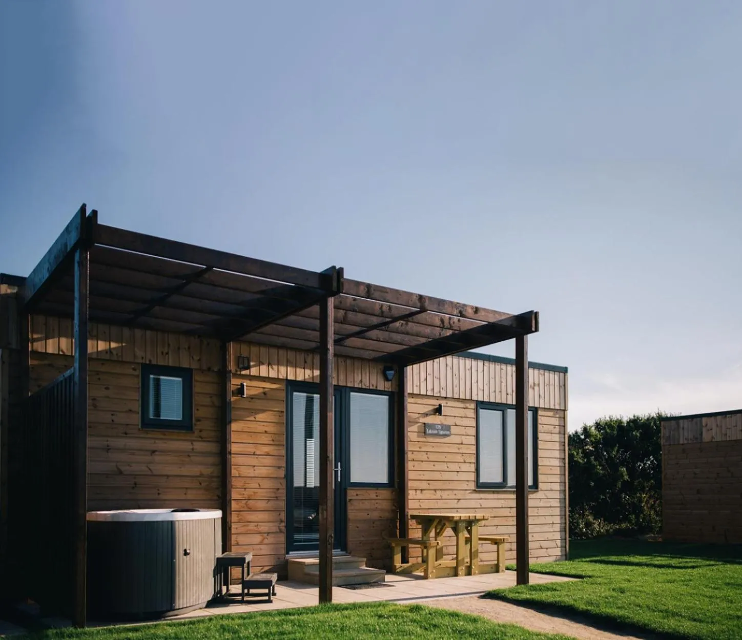 Property building in Gwel an Mor