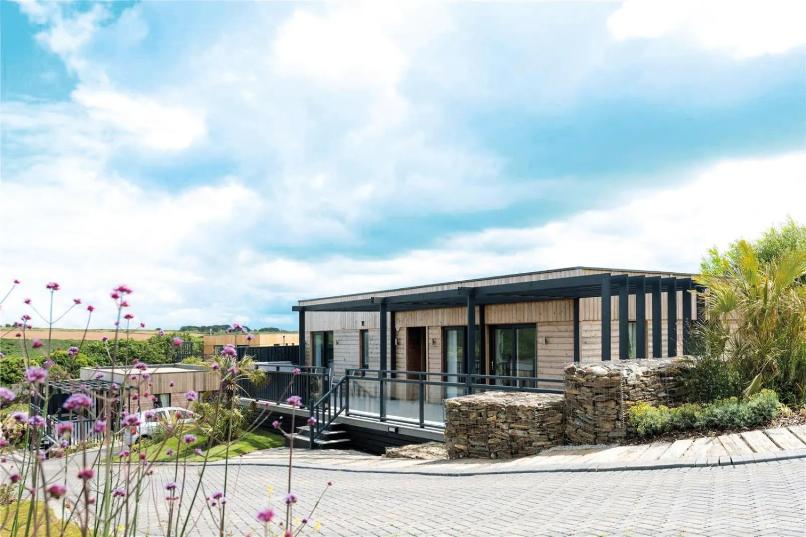 Property building in Gwel an Mor