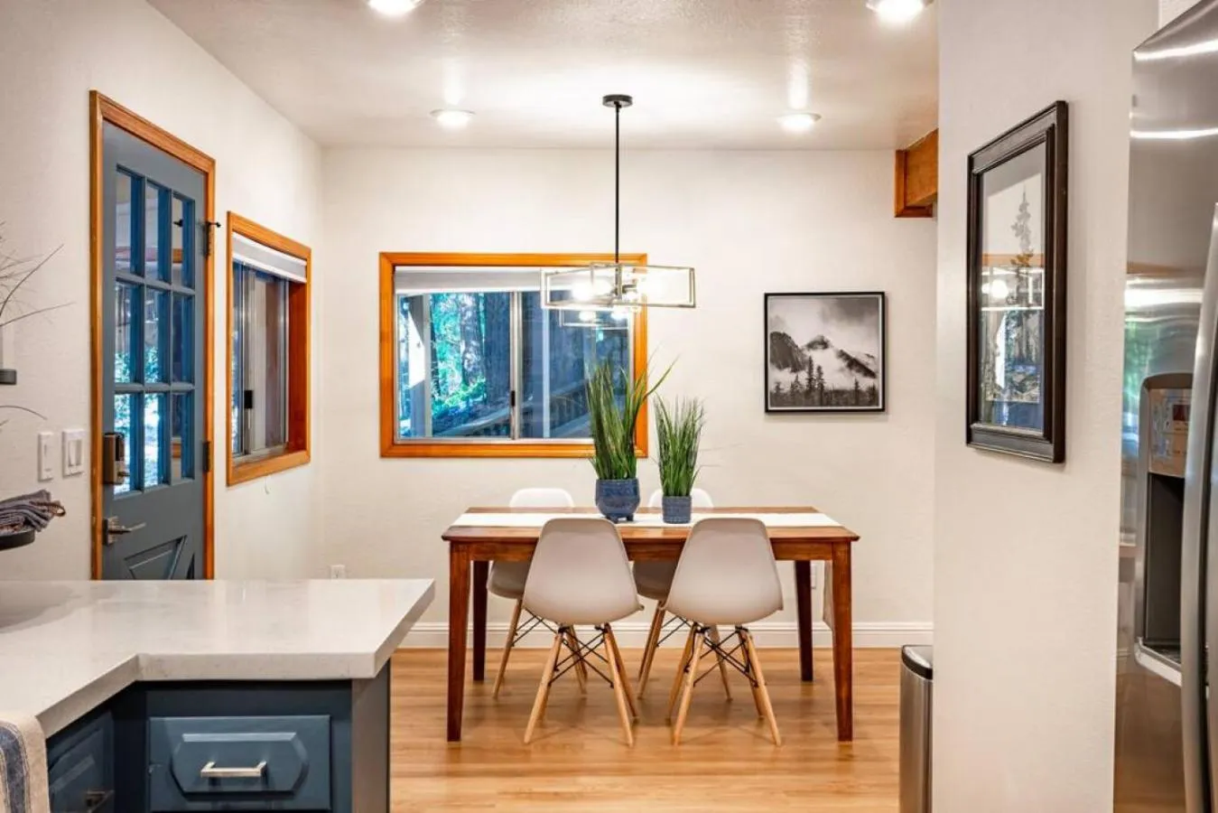 Corlieu Falls Cabin in Sugar Pine 8 miles from Yosemite with Gazebo, Hot tub a shack and Bar top