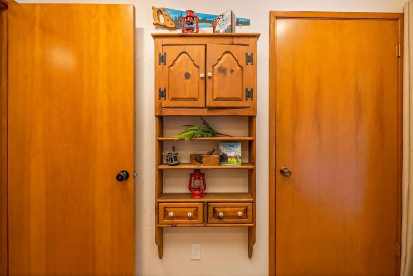 Corlieu Falls Cabin in Sugar Pine 8 miles from Yosemite with Gazebo, Hot tub a shack and Bar top