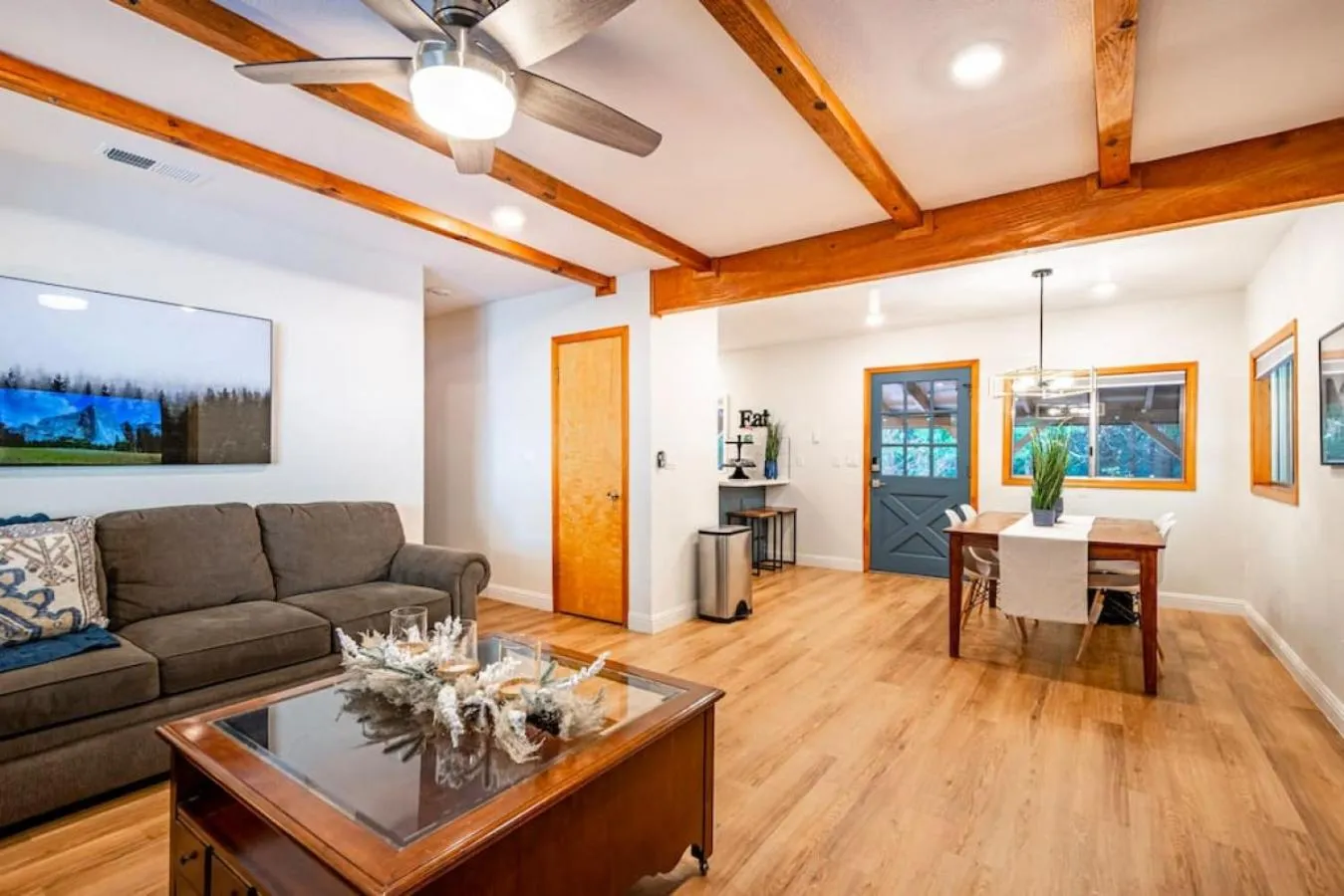 Corlieu Falls Cabin in Sugar Pine 8 miles from Yosemite with Gazebo, Hot tub a shack and Bar top