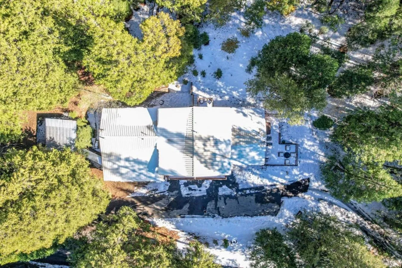 Corlieu Falls Cabin in Sugar Pine 8 miles from Yosemite with Gazebo, Hot tub a shack and Bar top