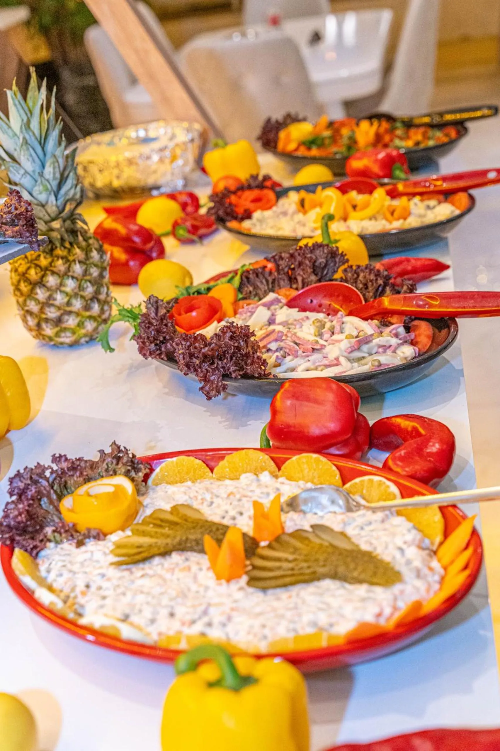 Restaurant/places to eat in Far Life Hotel