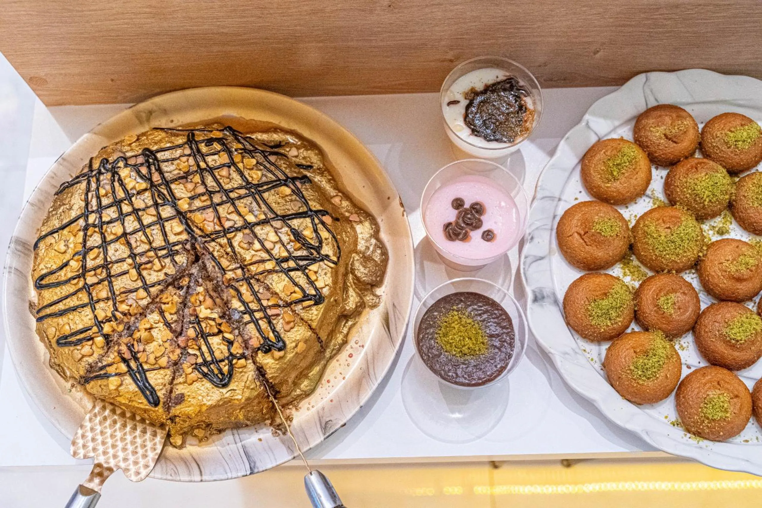 Restaurant/places to eat in Far Life Hotel