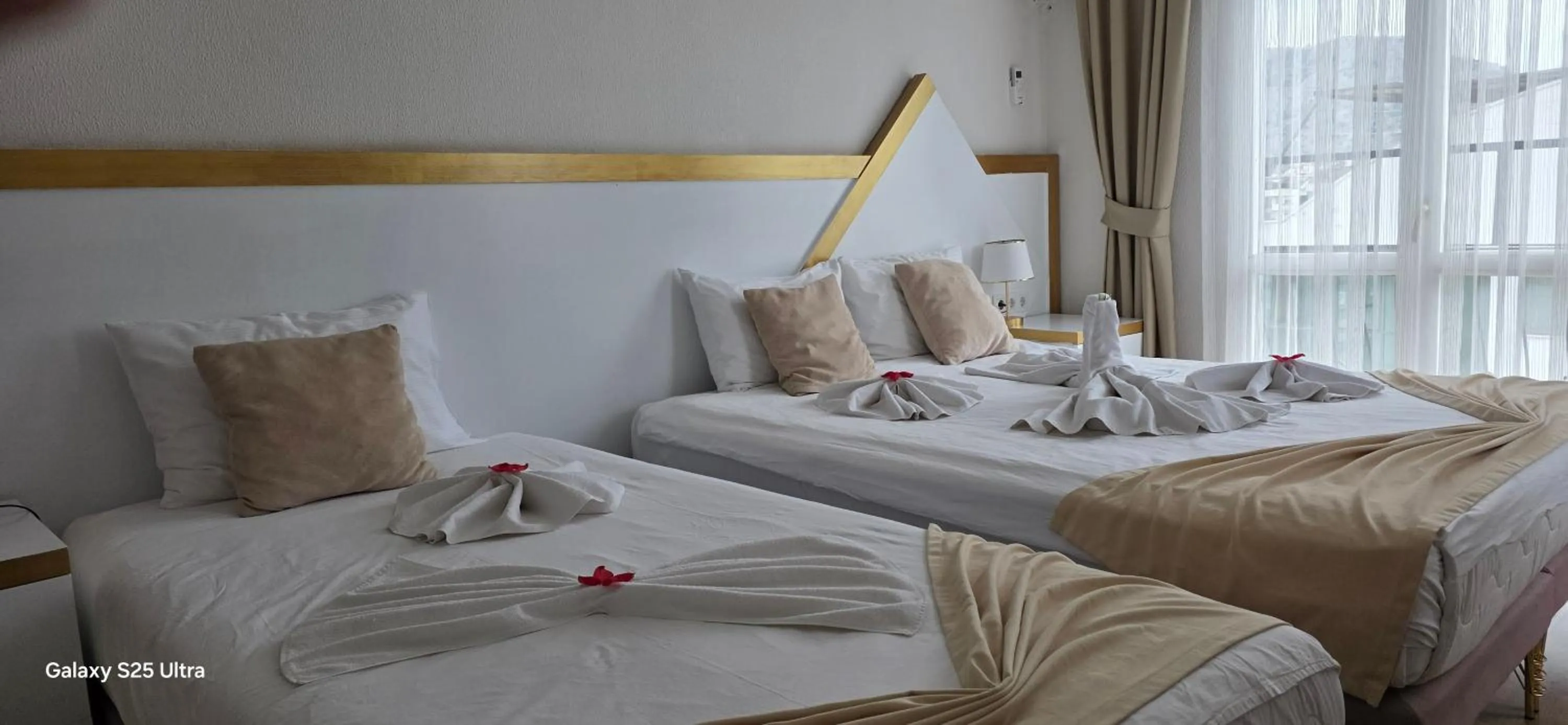 Bed in Far Life Hotel