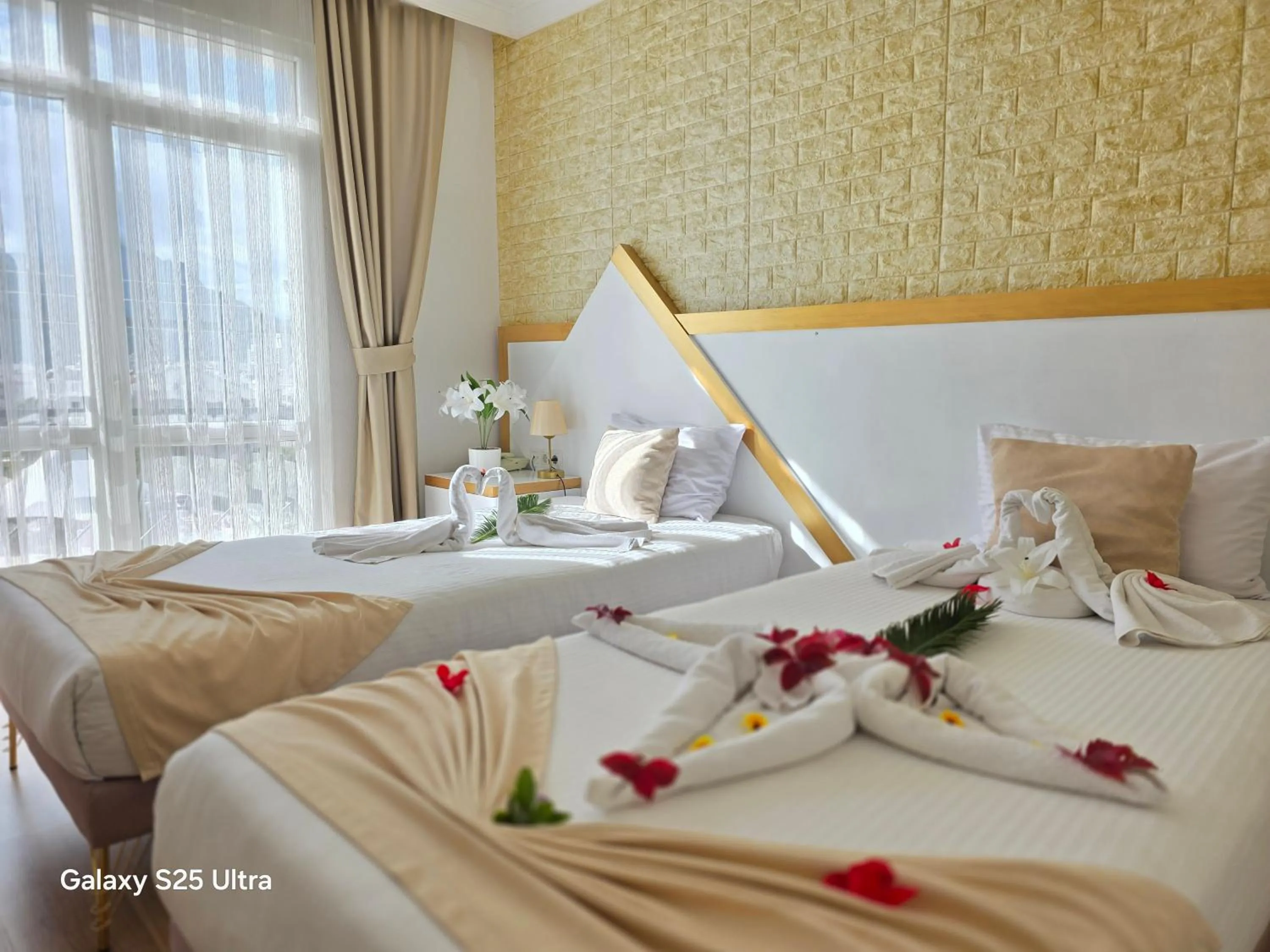 Bed in Far Life Hotel