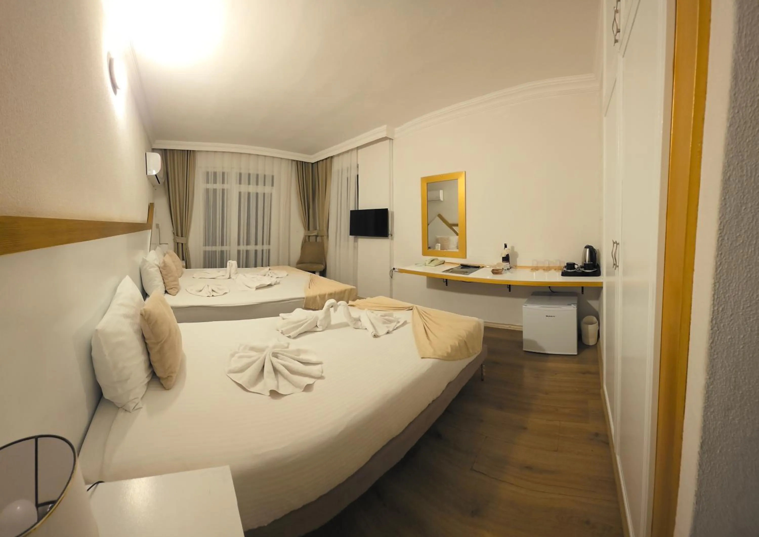 Bedroom, Bed in Far Life Hotel