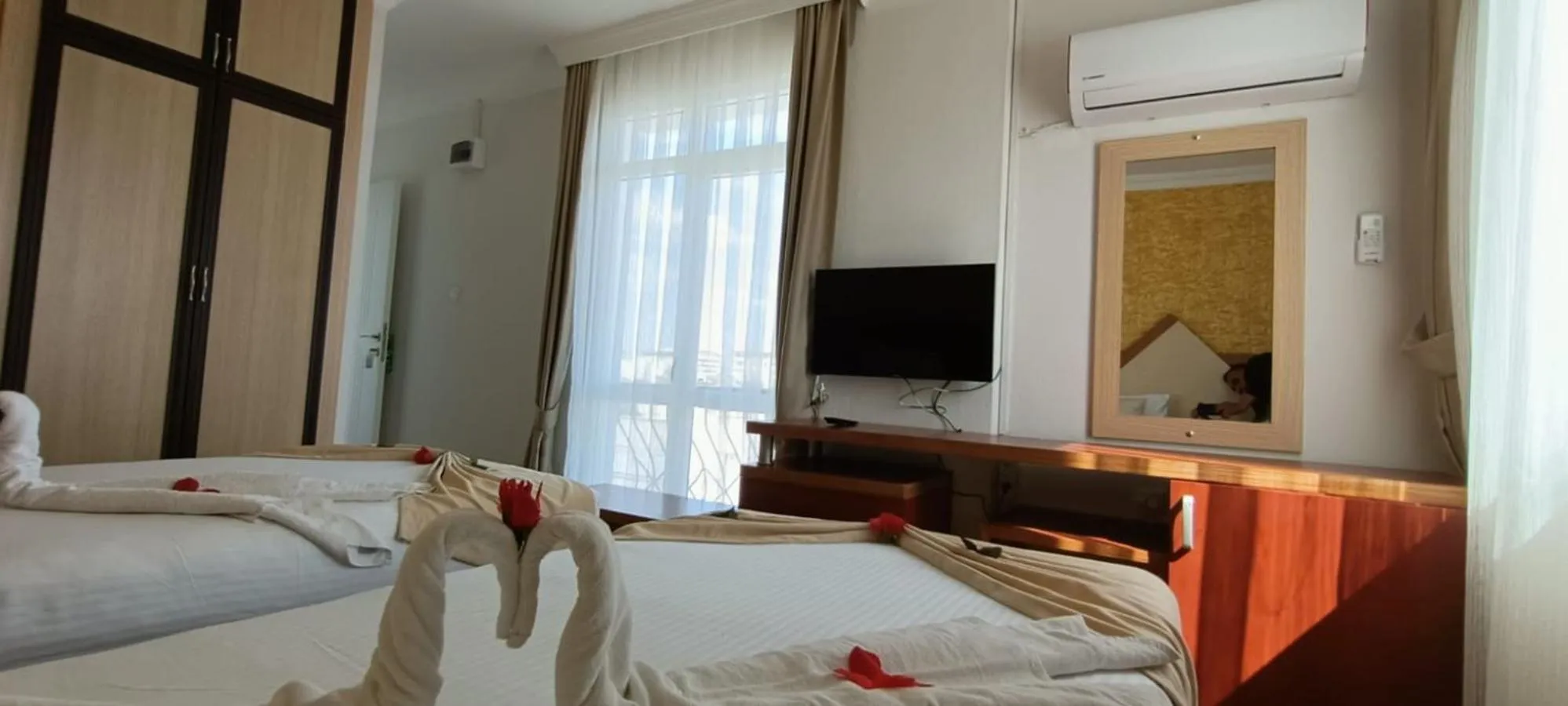 TV and multimedia, Bed in Far Life Hotel