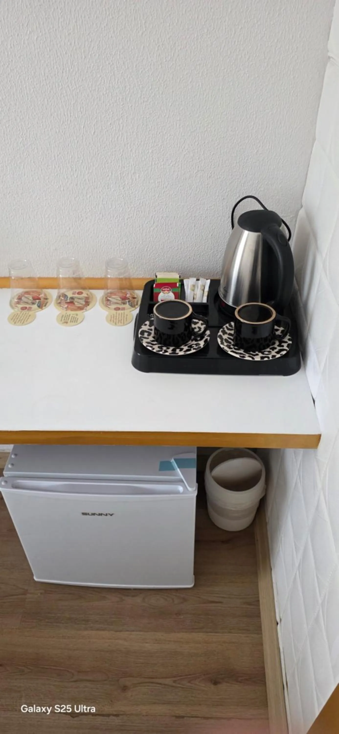 Coffee/tea facilities in Far Life Hotel