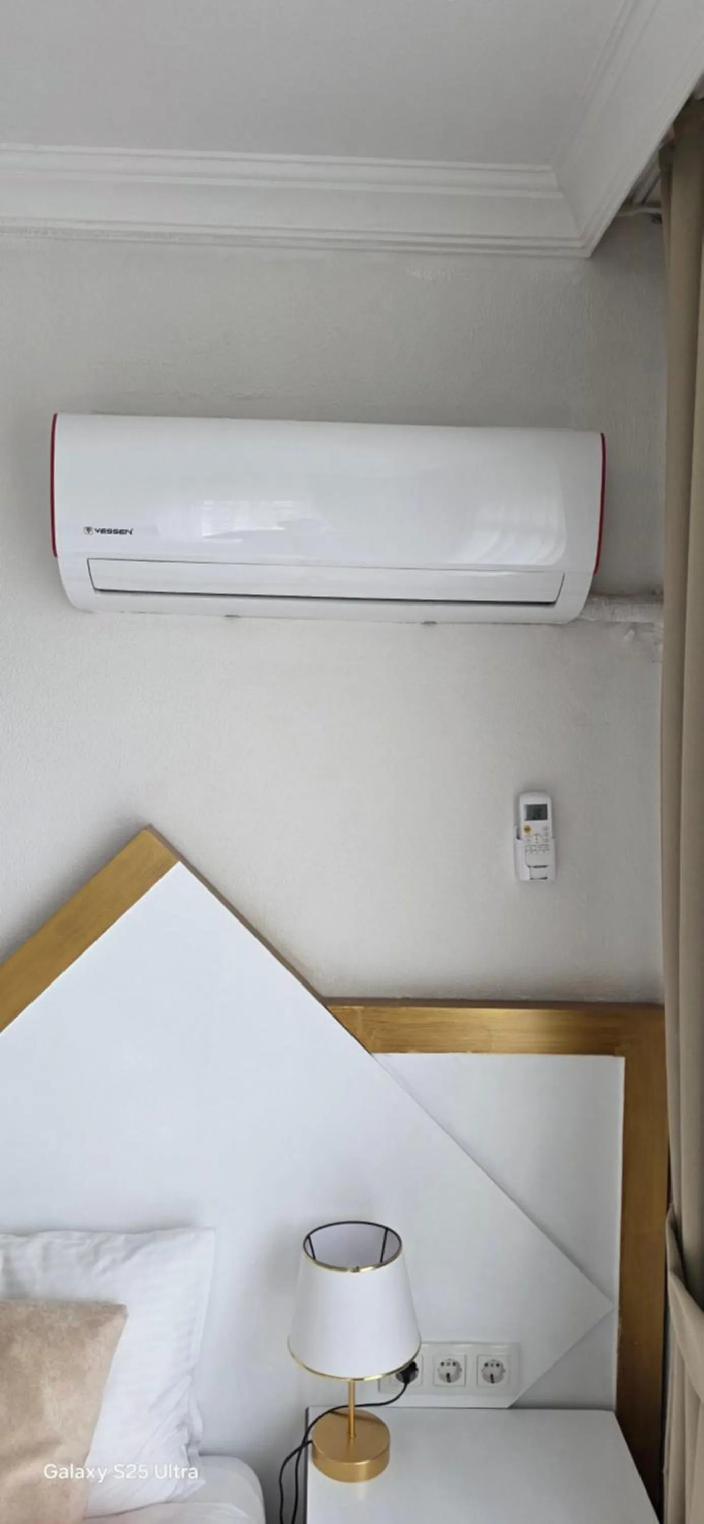 air conditioner, Bed in Far Life Hotel