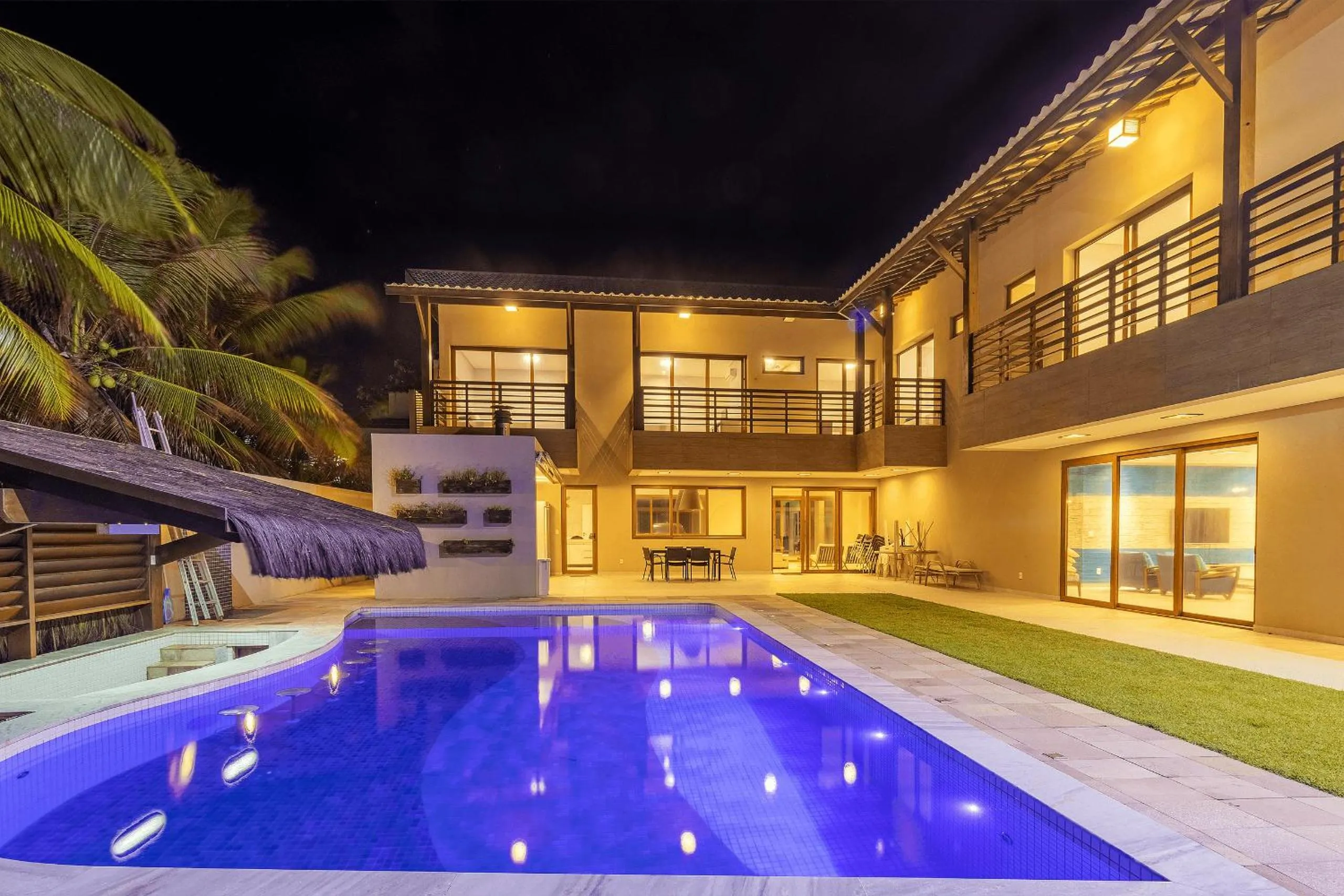 Mansão Pé na Areia em Carneiros por Carpediem