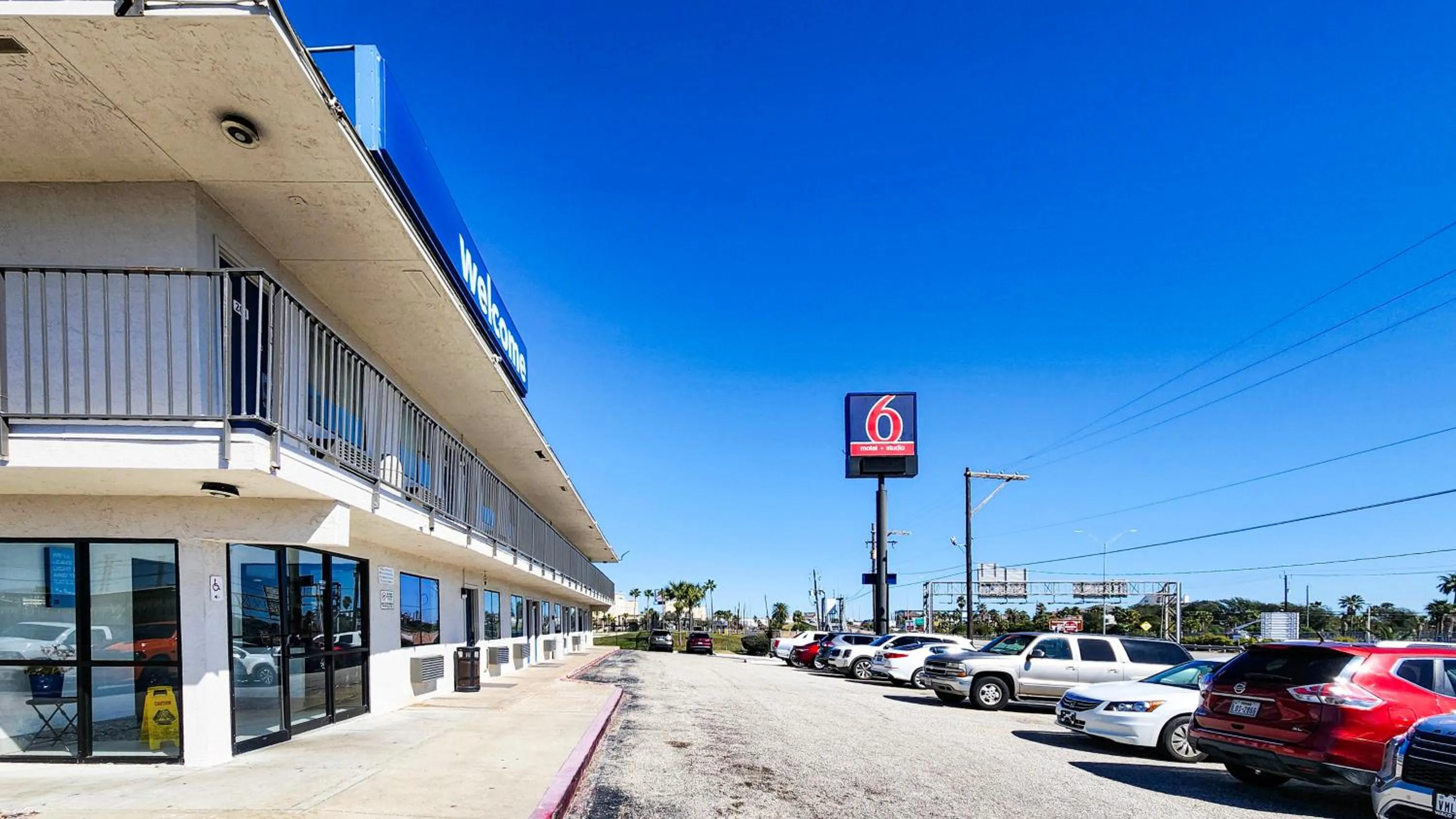 Facade/entrance in Studio 6 Galveston TX