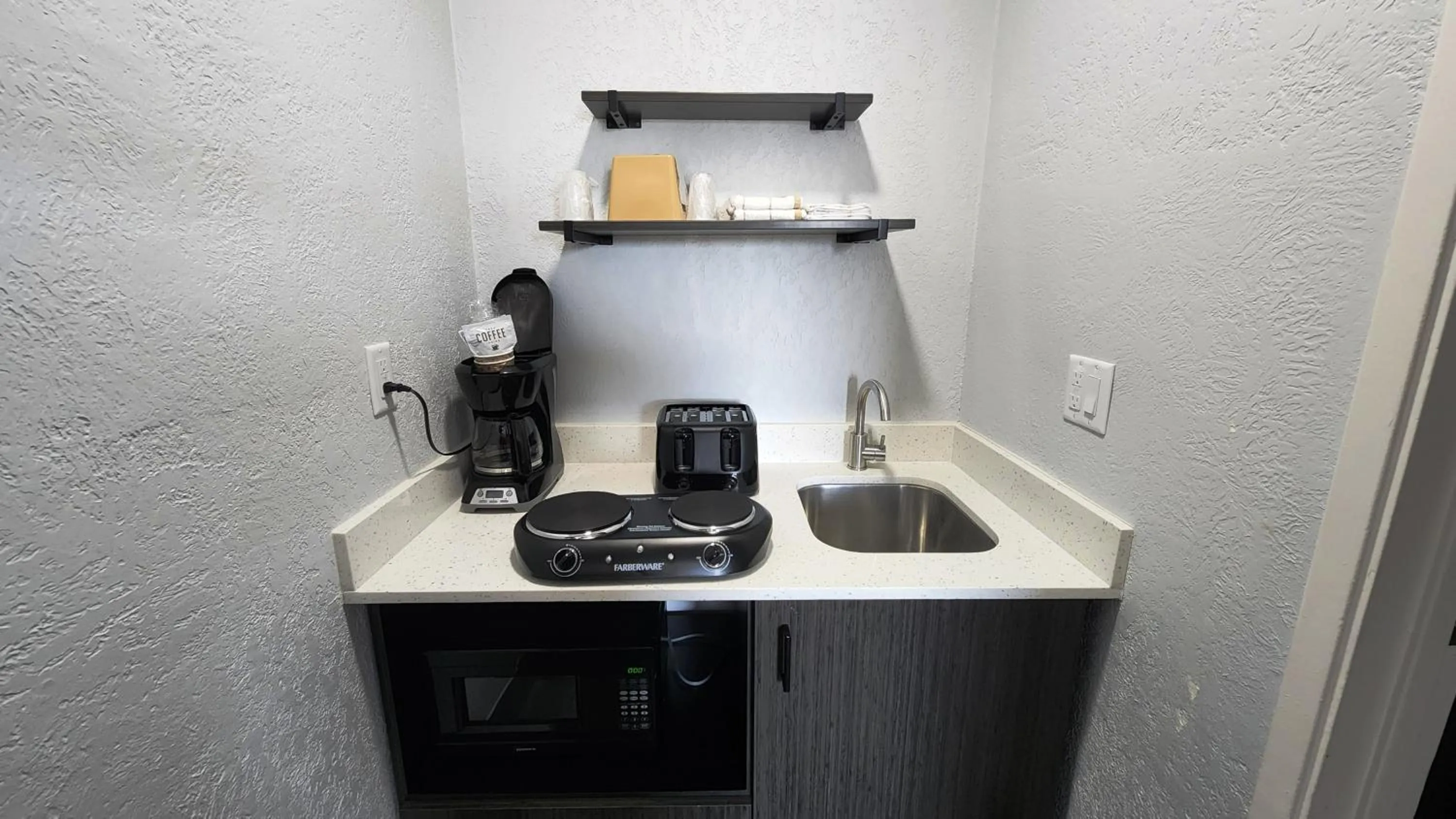 Coffee/tea facilities in Studio 6 Galveston TX