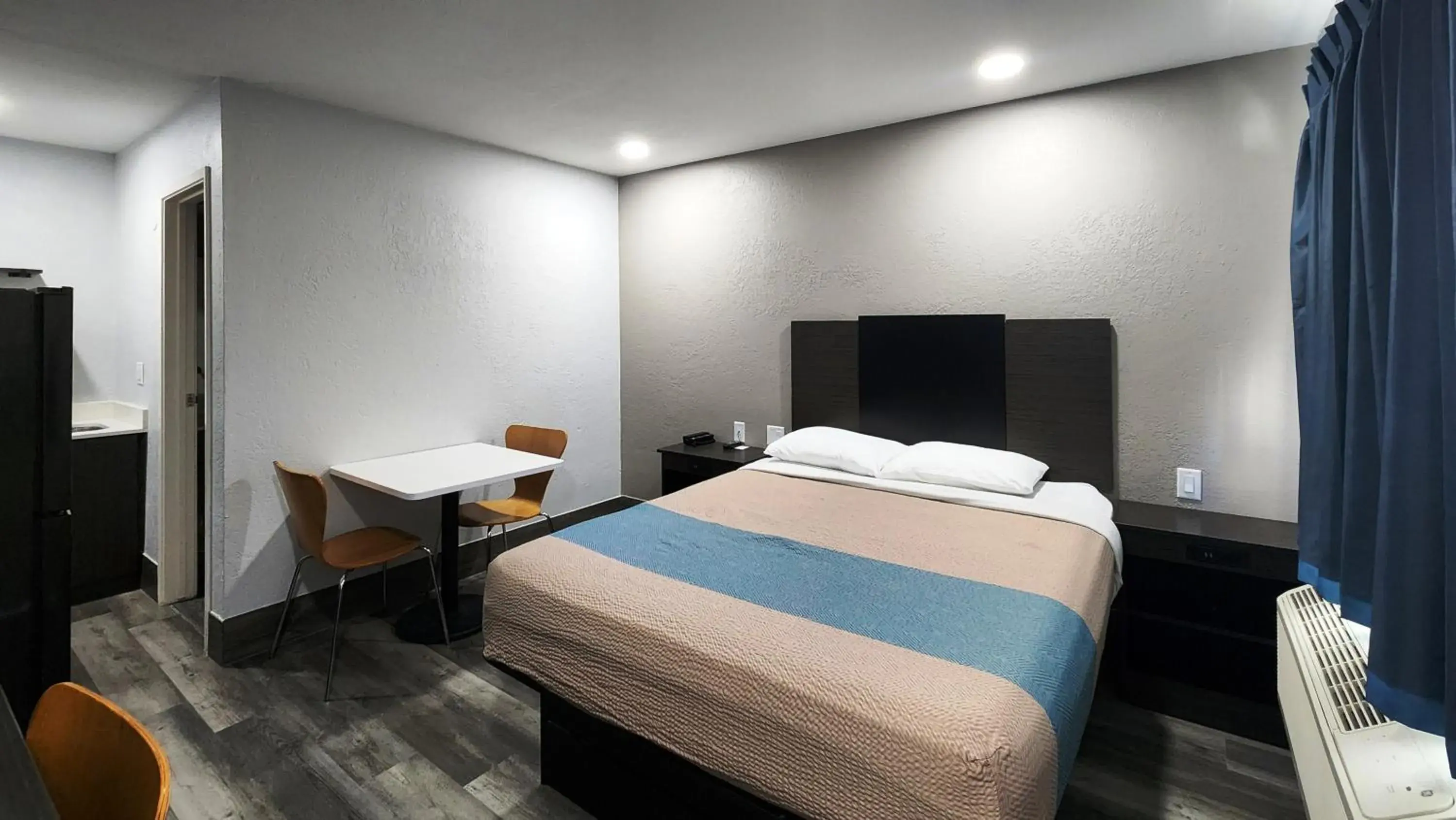 Bed in Studio 6 Galveston TX Bed in Studio 6 Galveston TX