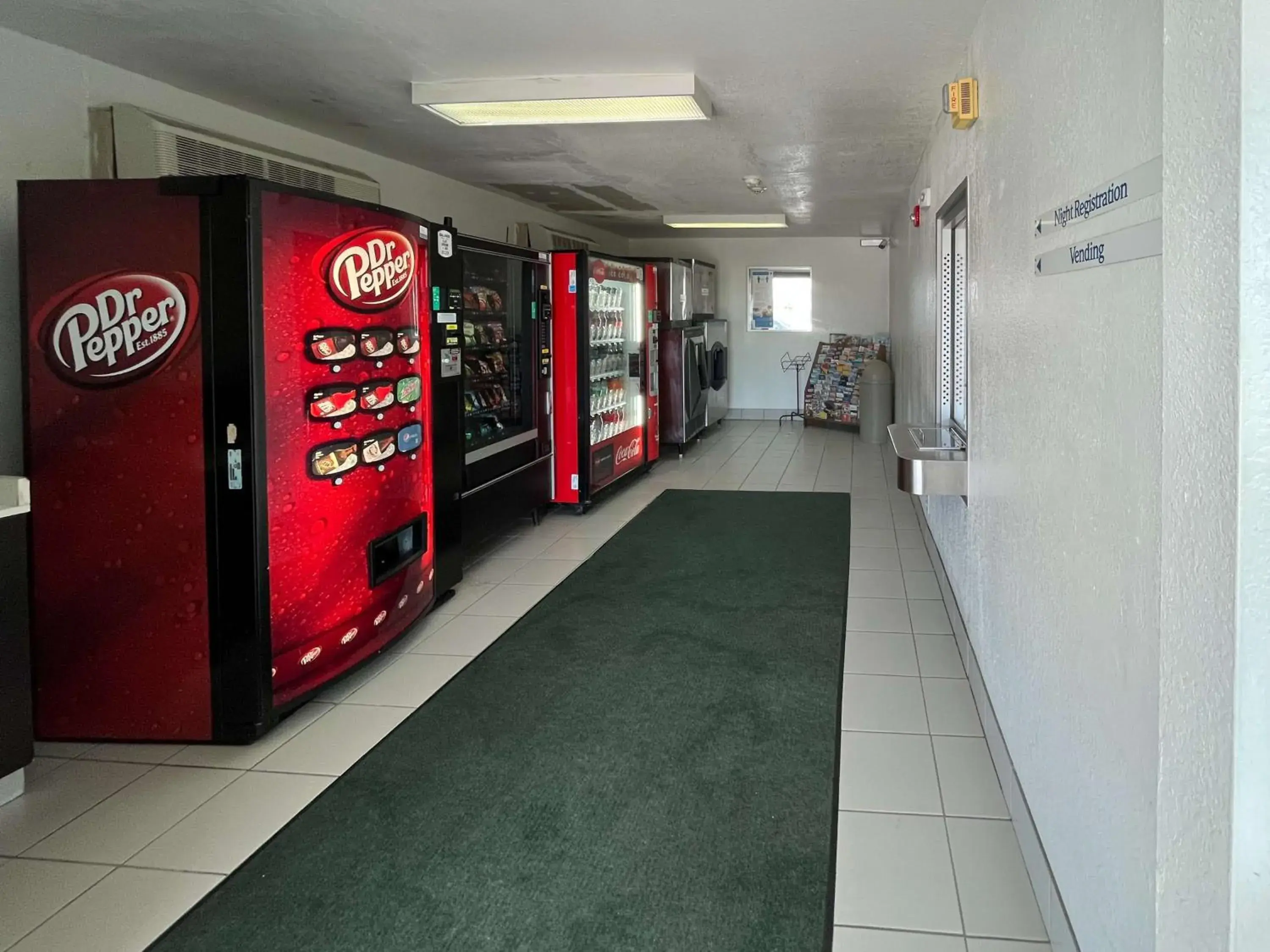 Property building in Studio 6 Galveston TX Property building in Studio 6 Galveston TX