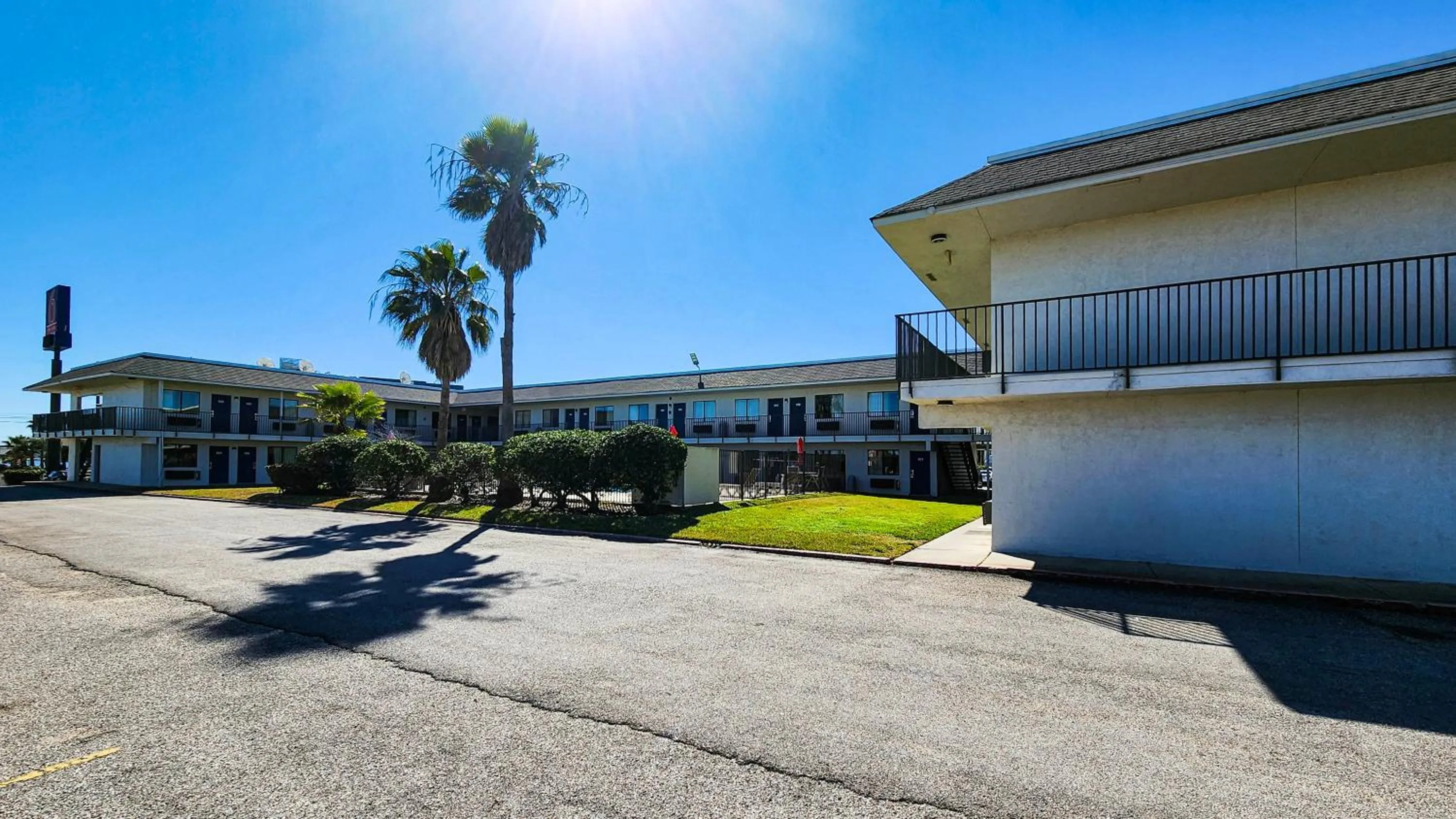 Facade/entrance in Studio 6 Galveston TX