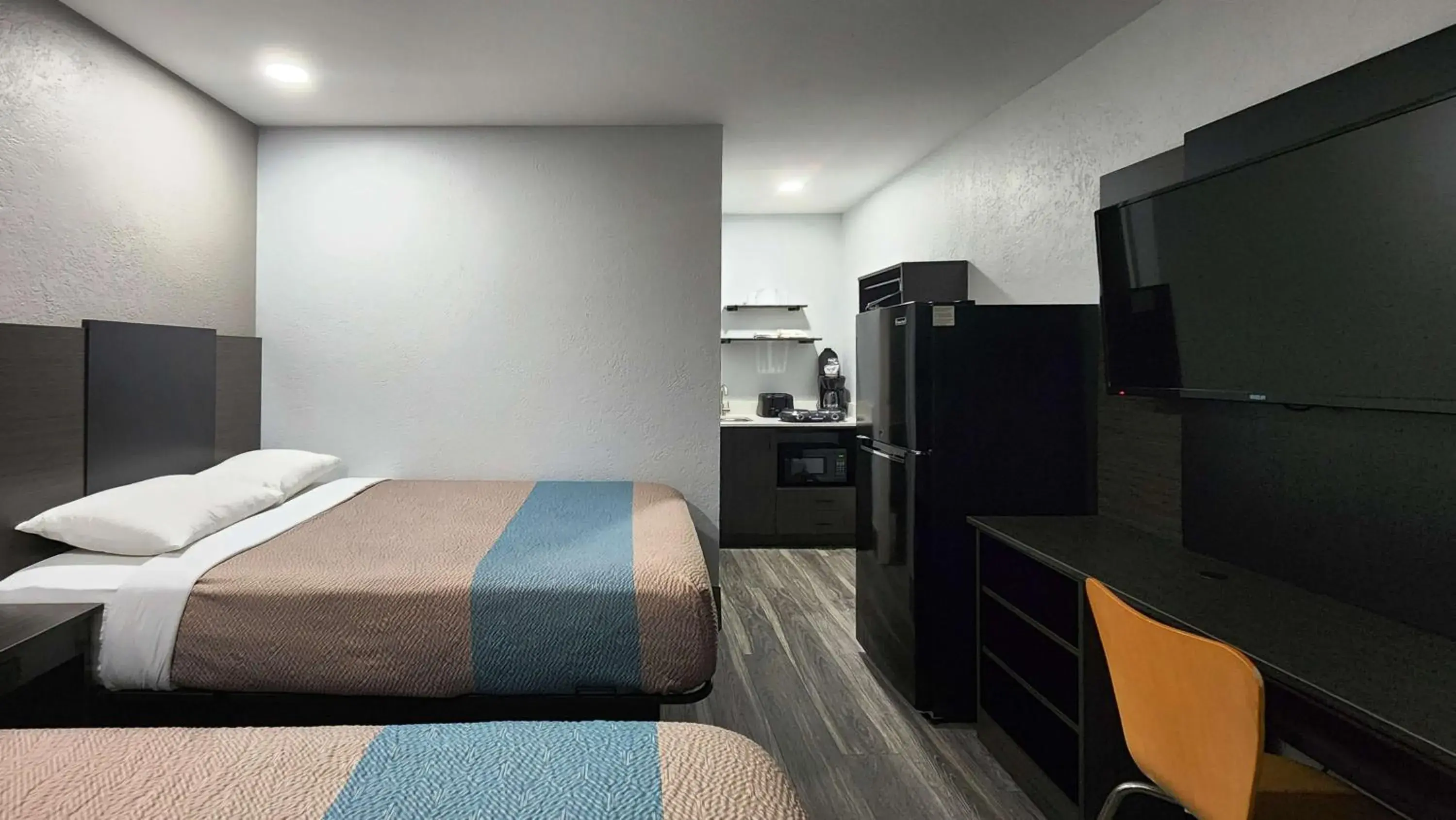 TV and multimedia, Bed in Studio 6 Galveston TX TV and multimedia, Bed in Studio 6 Galveston TX