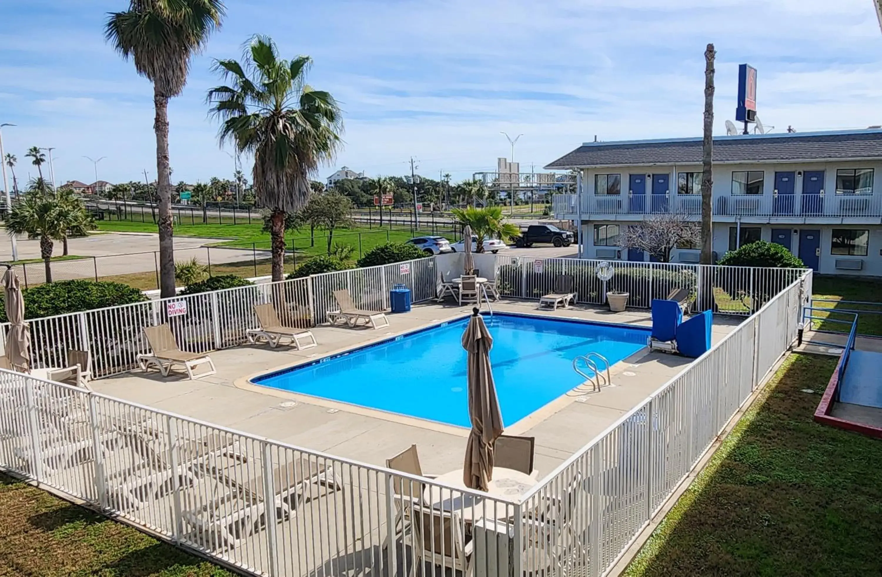 Property building in Studio 6 Galveston TX Property building in Studio 6 Galveston TX