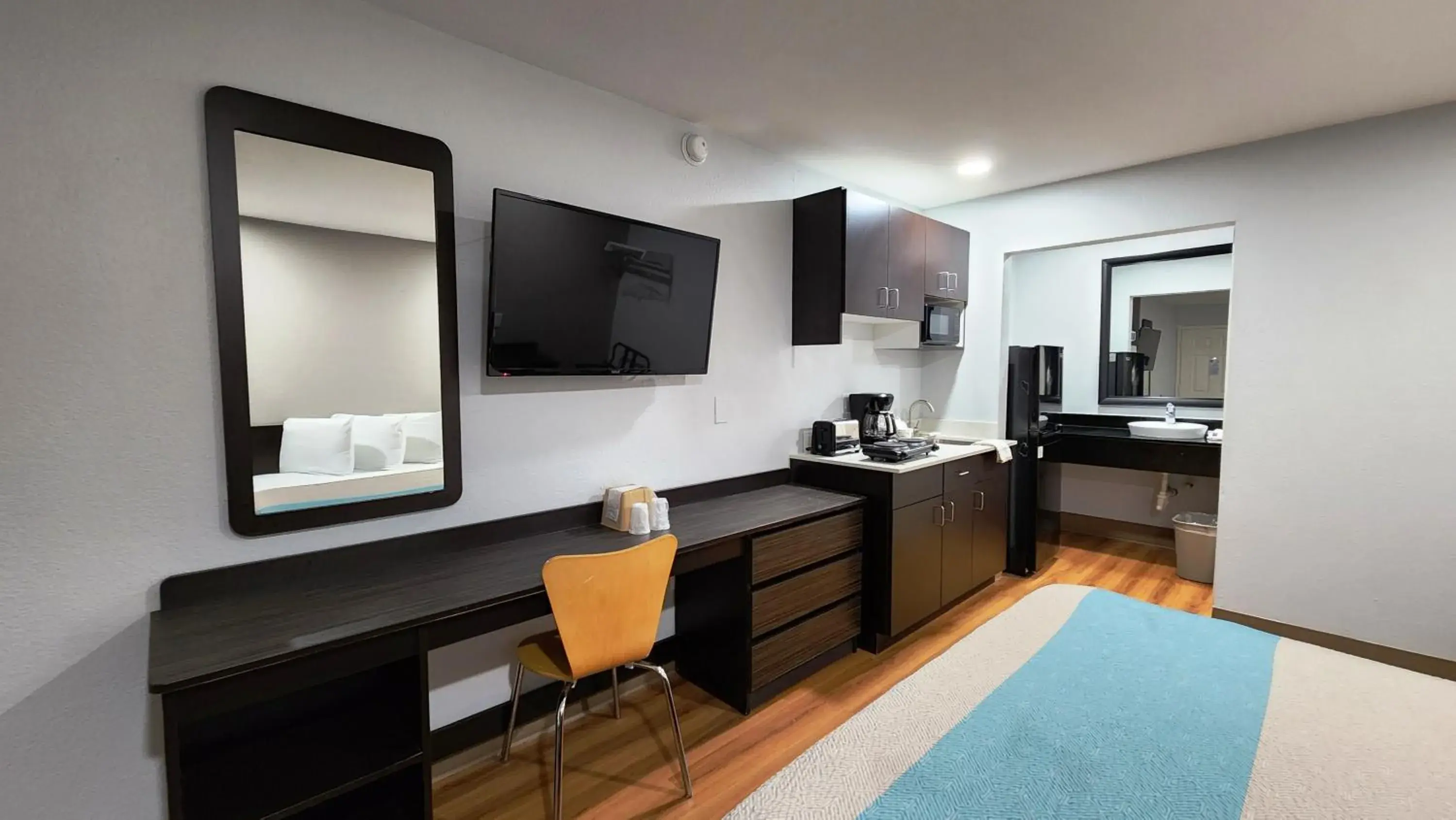 Bed in Studio 6 Webster TX Houston NASA Lake Bed in Studio 6 Webster TX Houston NASA Lake