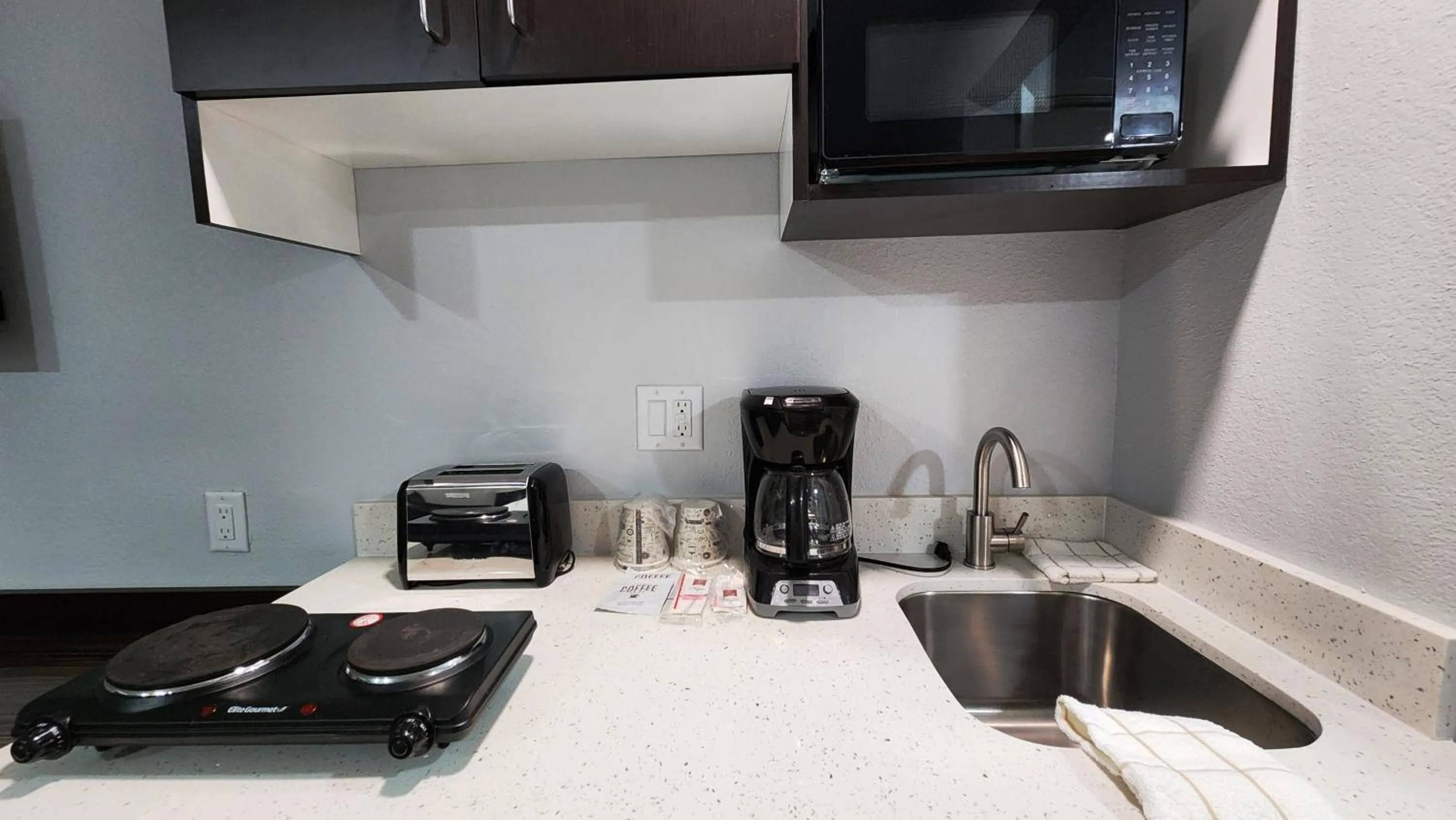 Coffee/tea facilities in Studio 6 Webster TX Houston NASA Lake