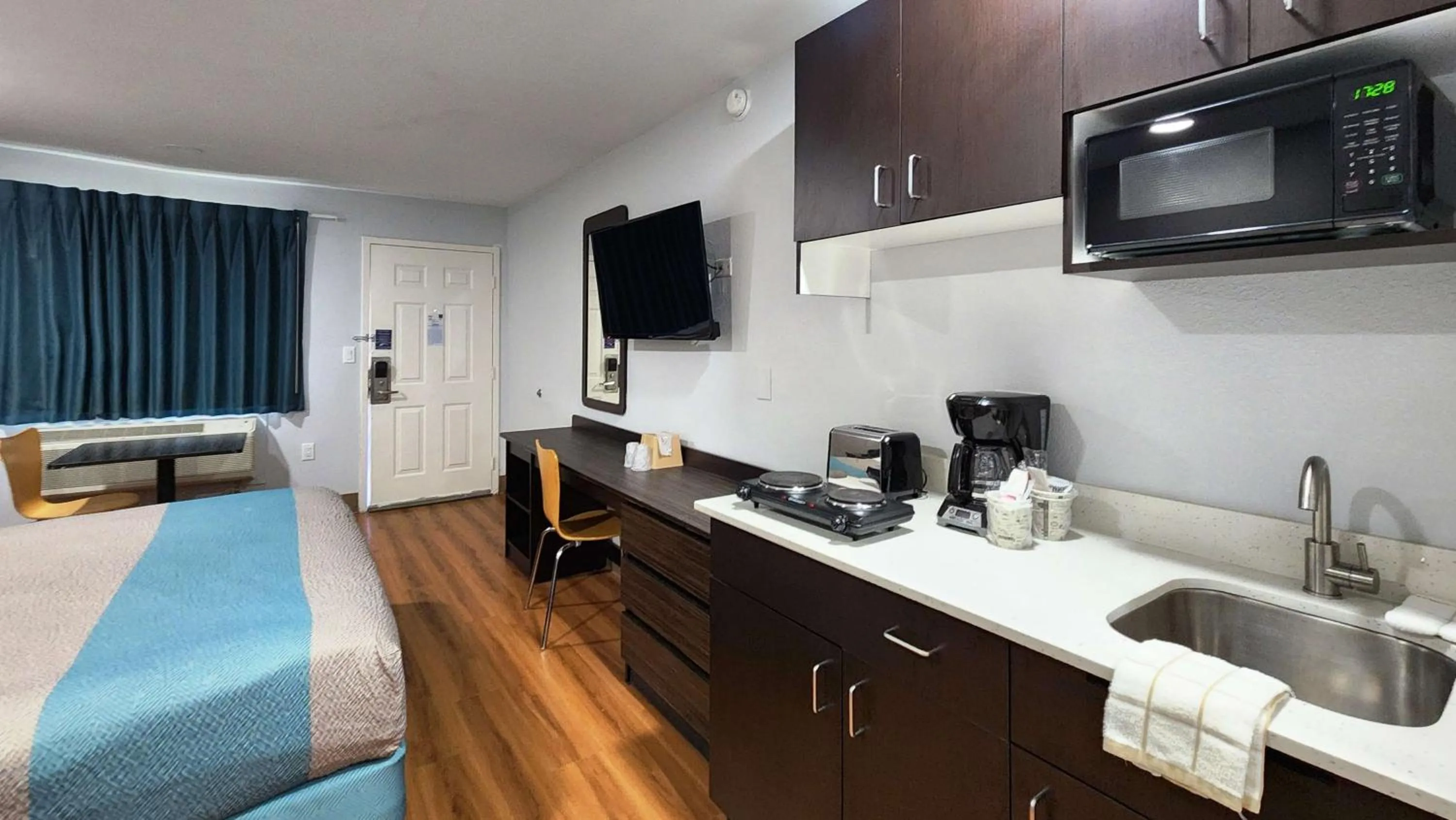 Bed in Studio 6 Webster TX Houston NASA Lake