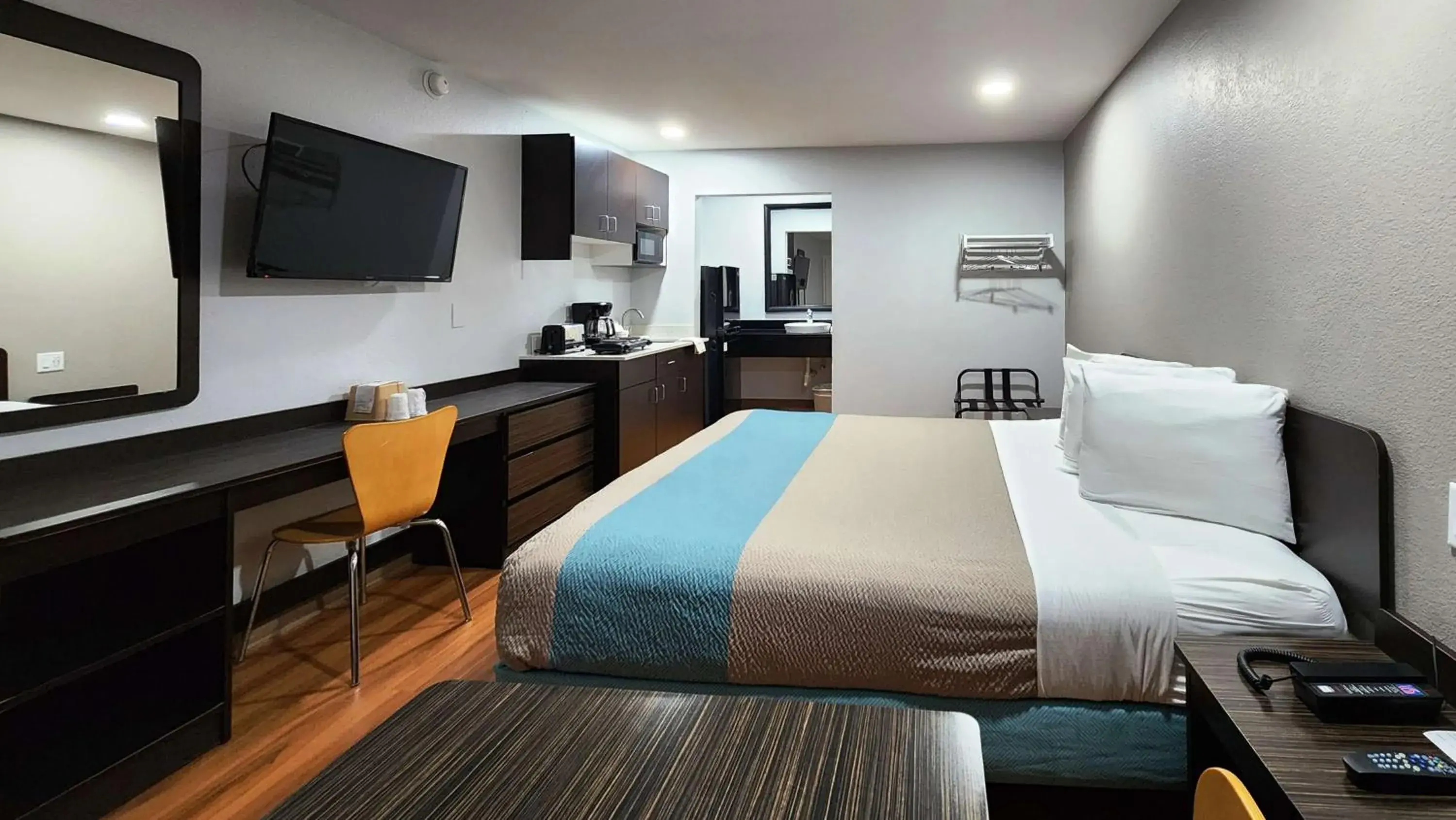 Bed in Studio 6 Webster TX Houston NASA Lake Bed in Studio 6 Webster TX Houston NASA Lake