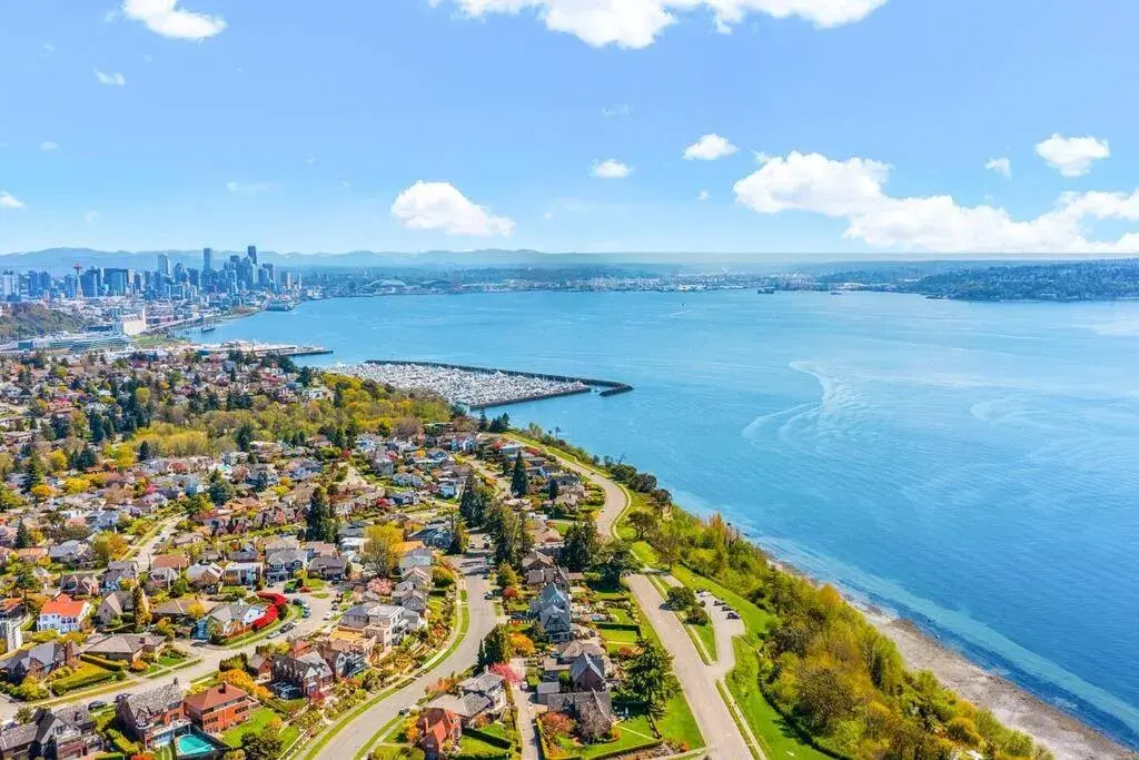 Three-Bedroom House in Magnolia on the Hill Three-Bedroom House in Magnolia on the Hill