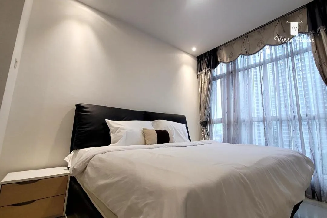 Bed in Luxe Living @Central Park