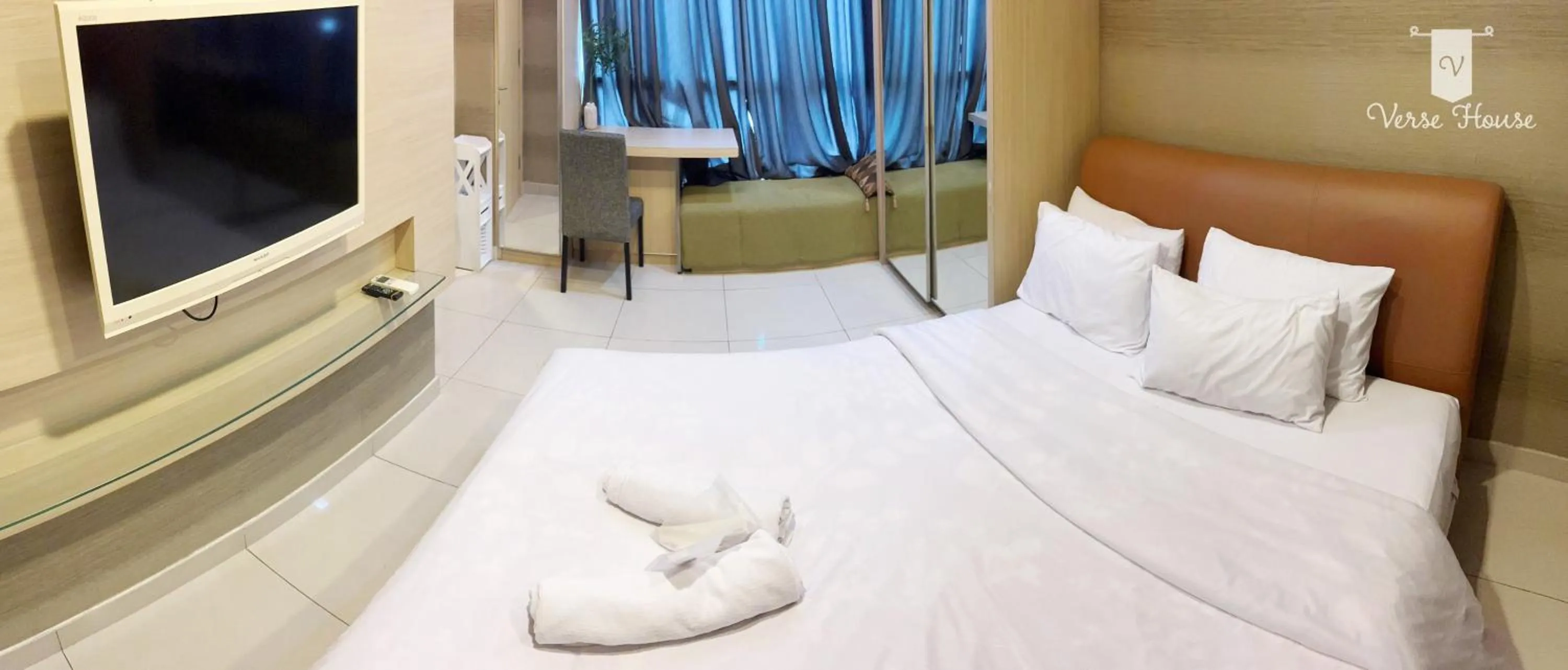 Bed in Luxe Living @Central Park