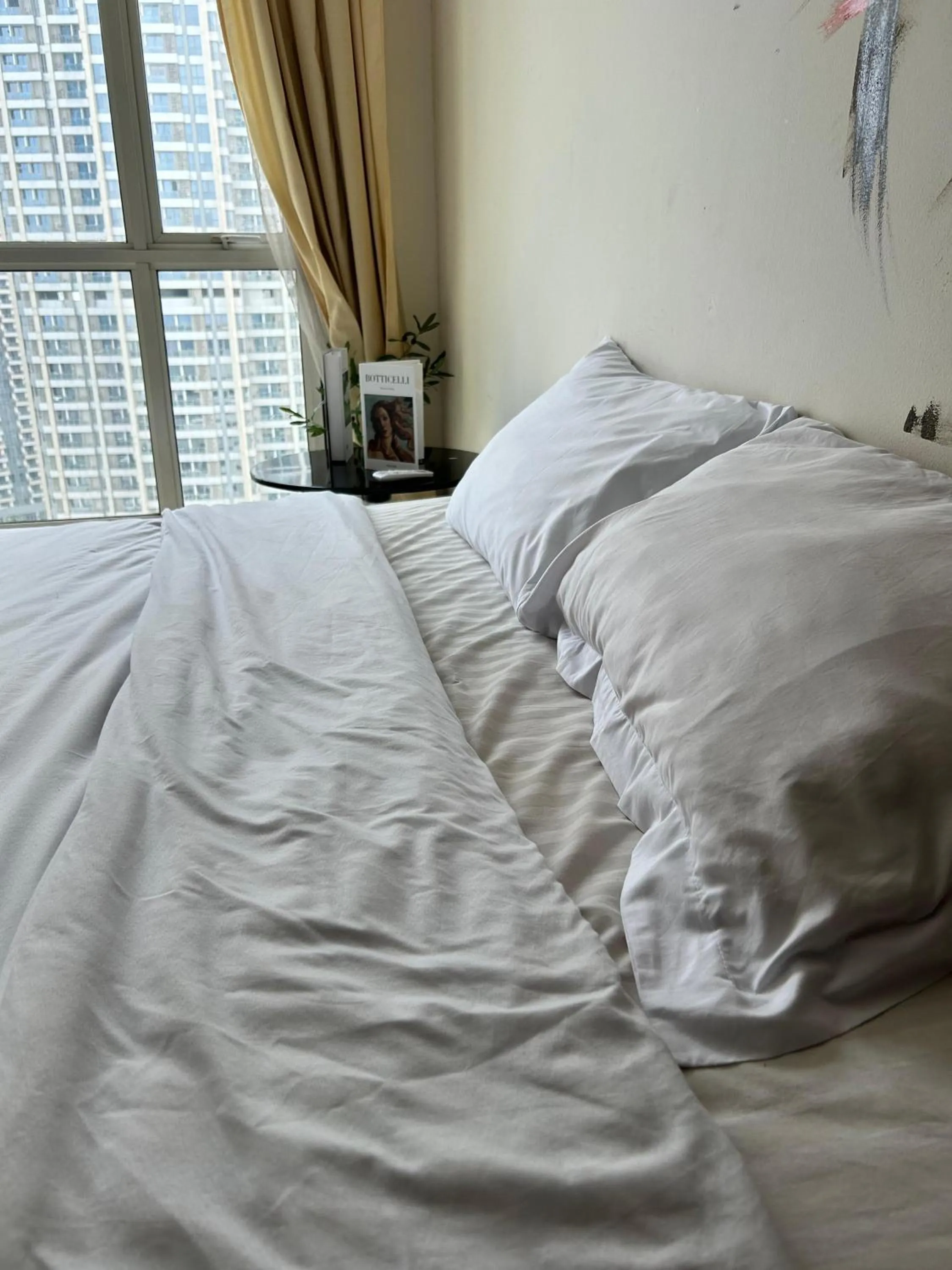 Bed in Luxe Living @Central Park