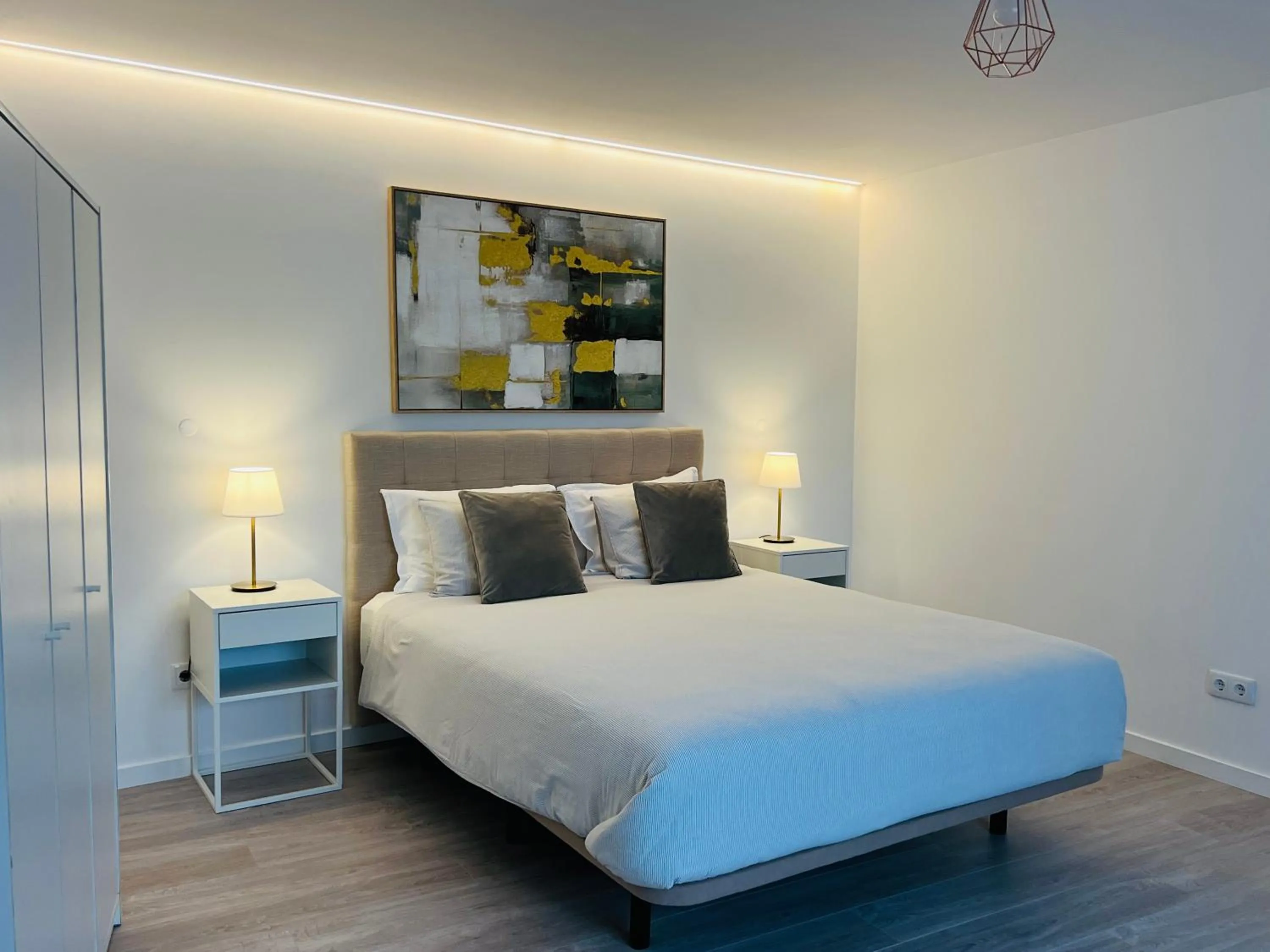 Bed in Vila Pombal Tomar Apartments - Pool & City Views