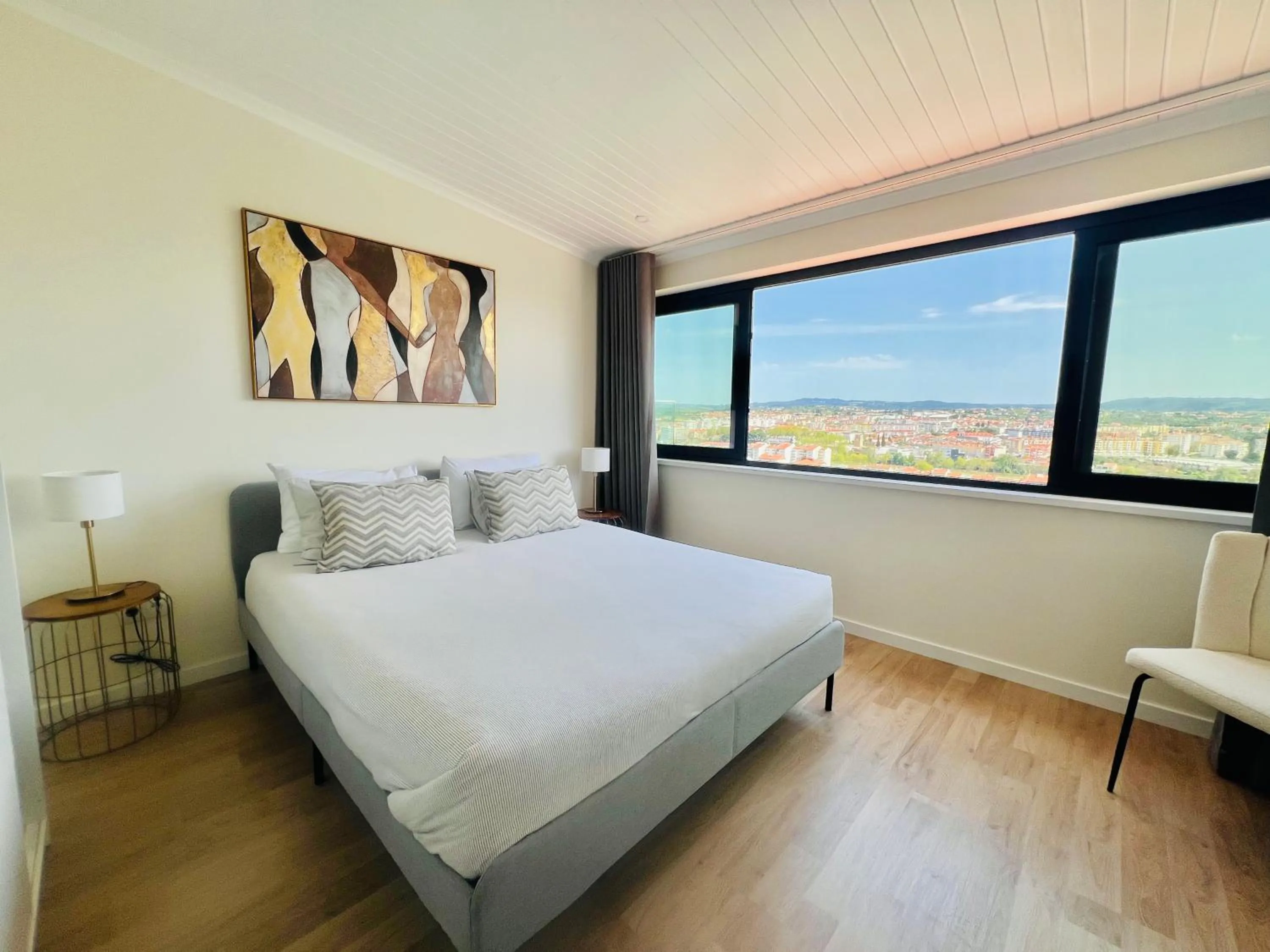 Bed in Vila Pombal Tomar Apartments - Pool & City Views