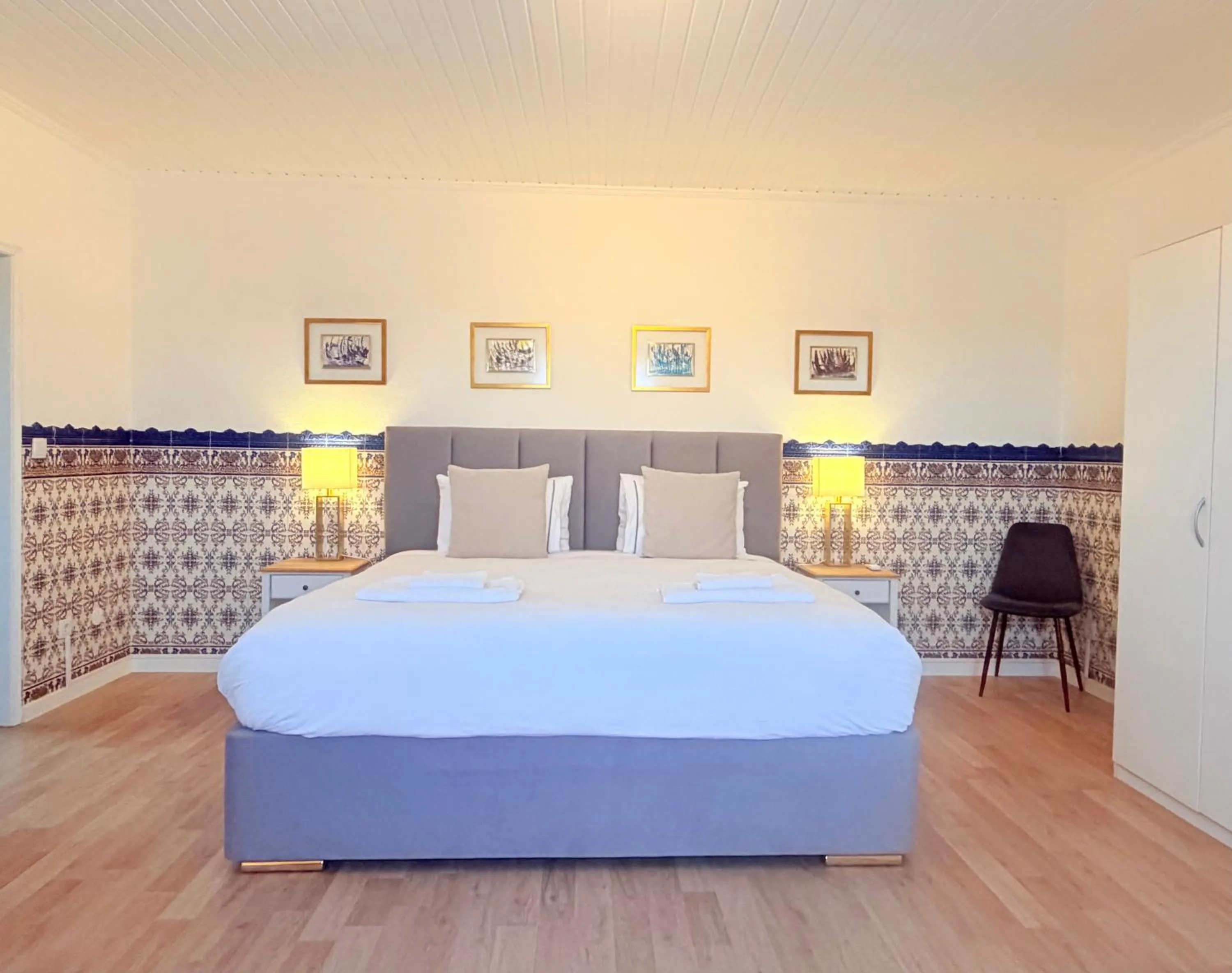 Bed in Vila Pombal Tomar Apartments - Pool & City Views
