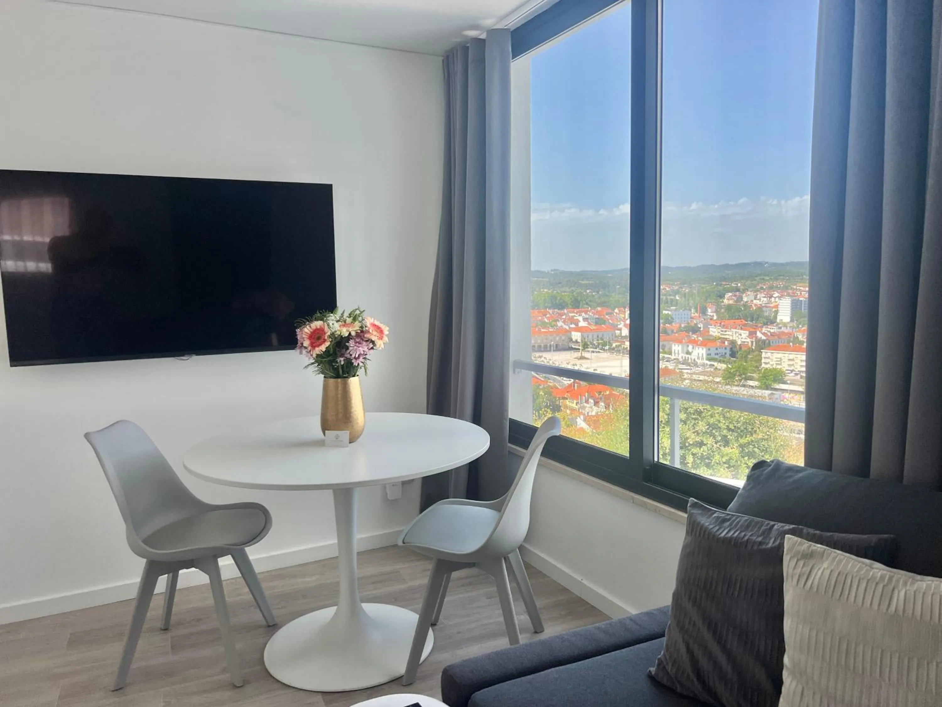 Vila Pombal Tomar Apartments - Pool & City Views