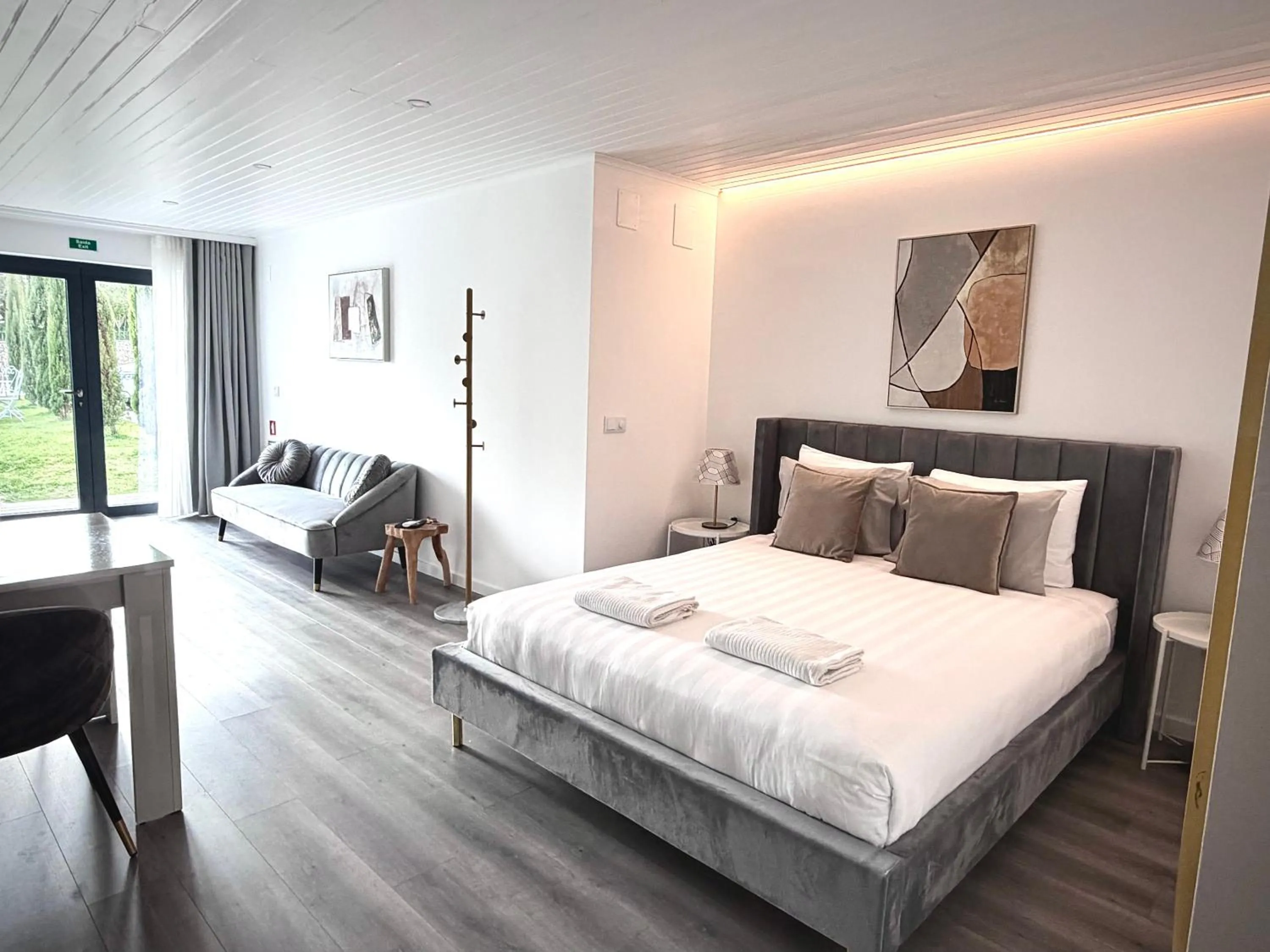 Bed in Vila Pombal Tomar Apartments - Pool & City Views