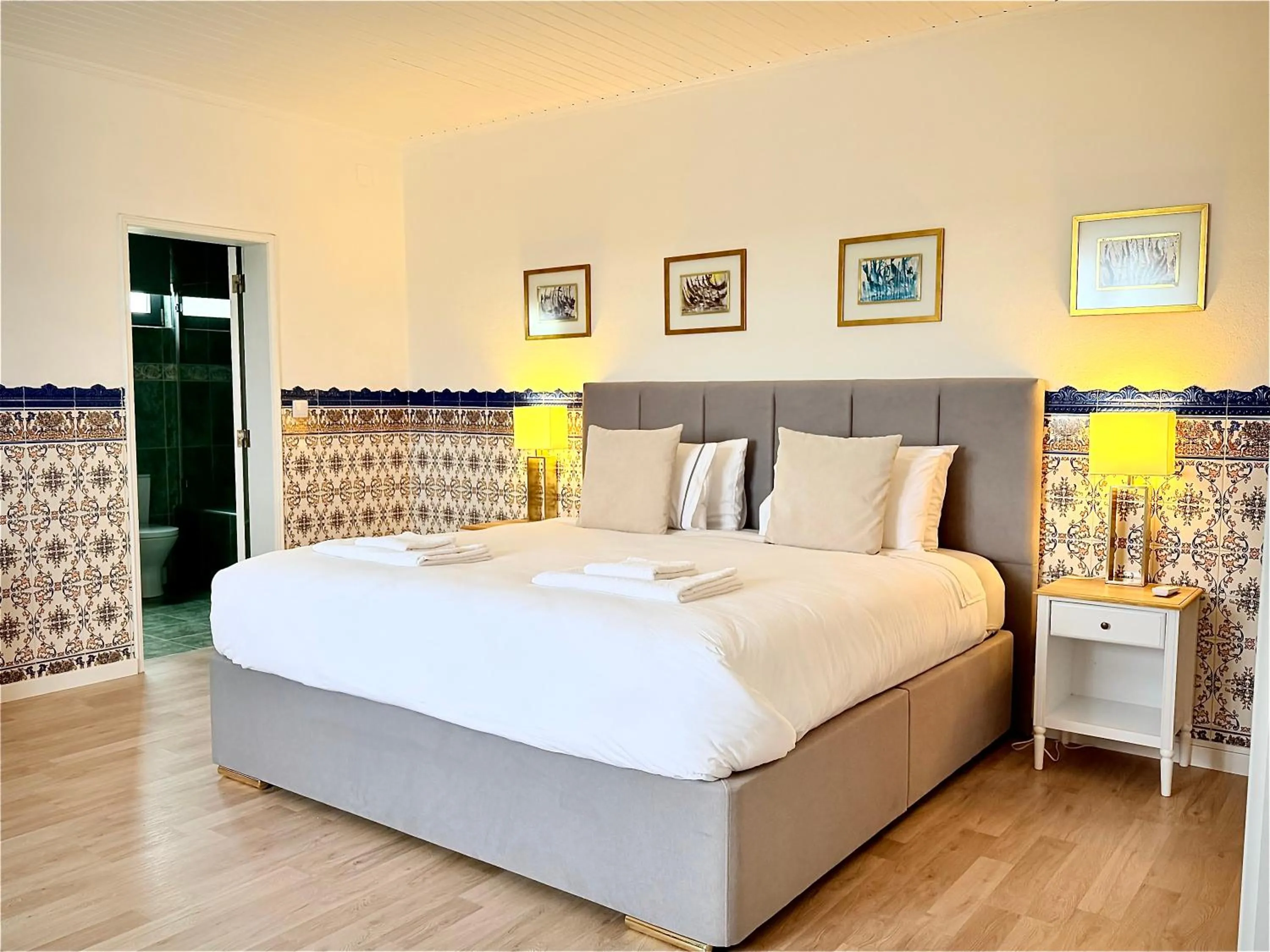 Bed in Vila Pombal Tomar Apartments - Pool & City Views