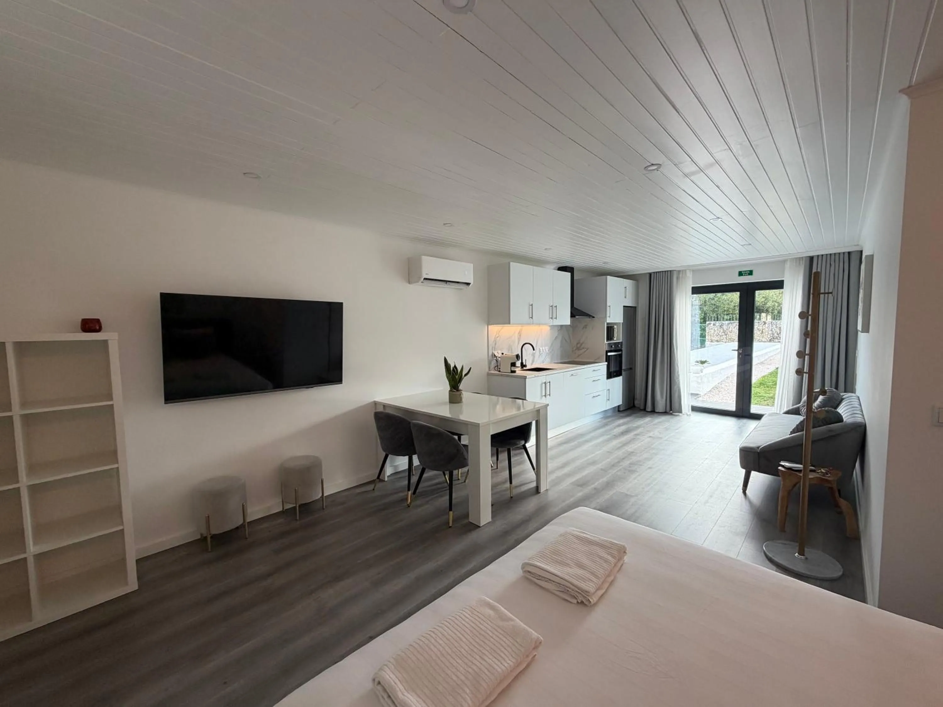 Bed in Vila Pombal Tomar Apartments - Pool & City Views