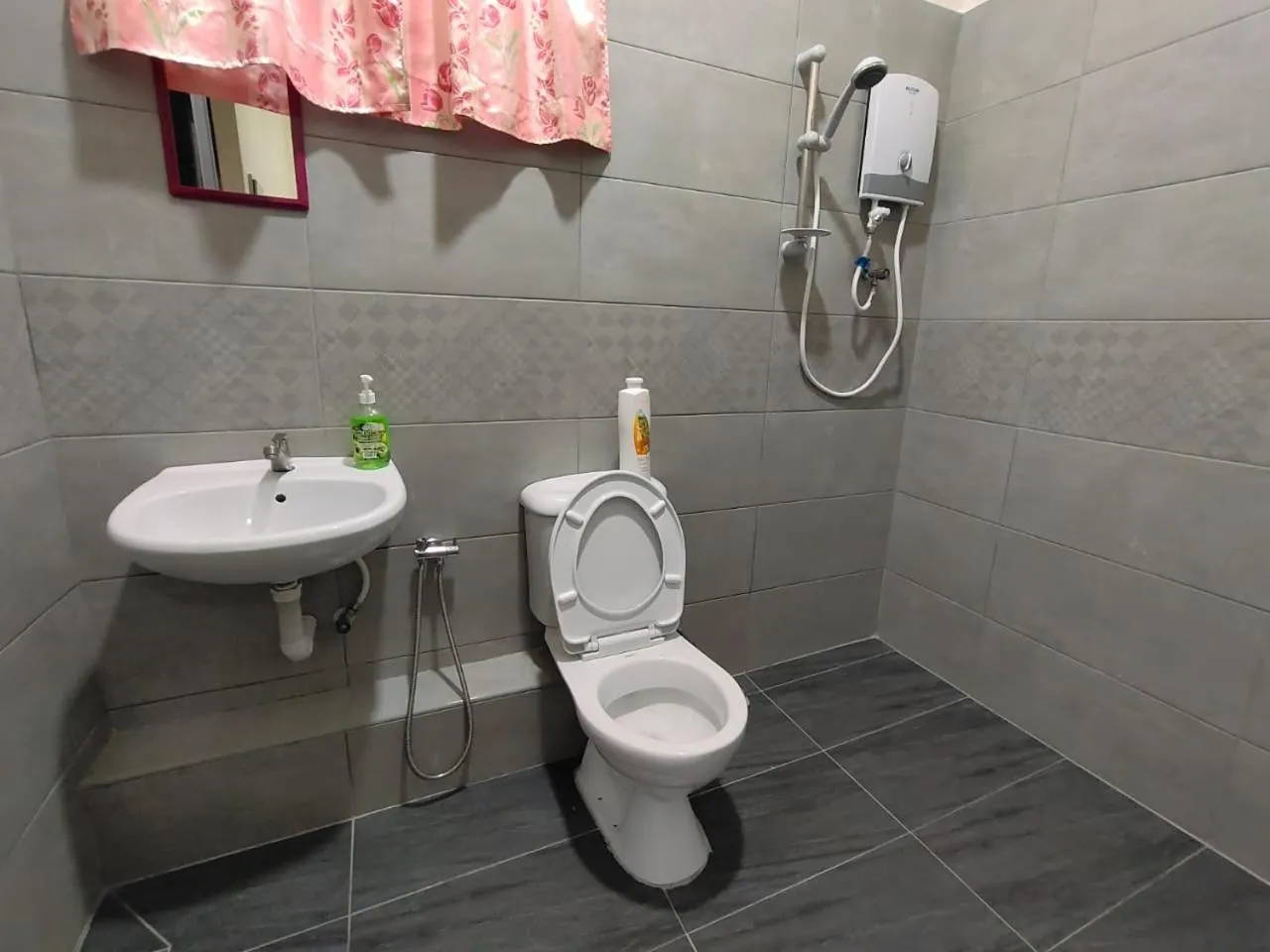 Bathroom in CLP perai homestay near Sri Muniswarar Temple 2
